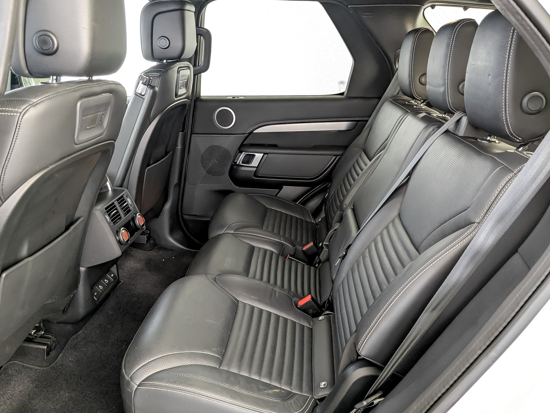 LAND ROVER Discovery 3.00 (360 л.с), автомат, 2021, пробег 84 000 км