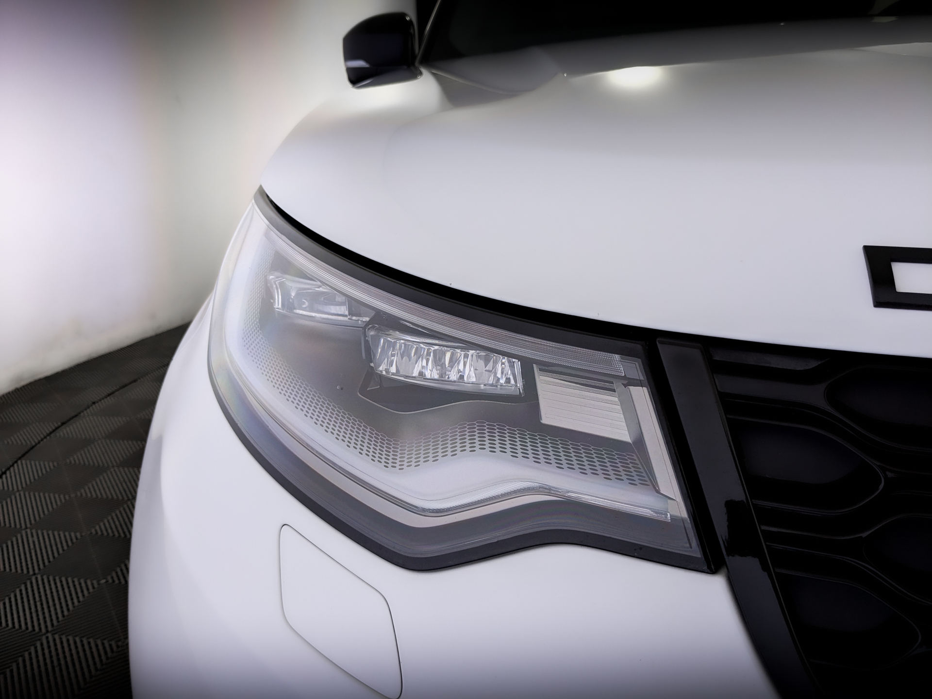 LAND ROVER Discovery 3.00 (360 л.с), автомат, 2021, пробег 84 000 км