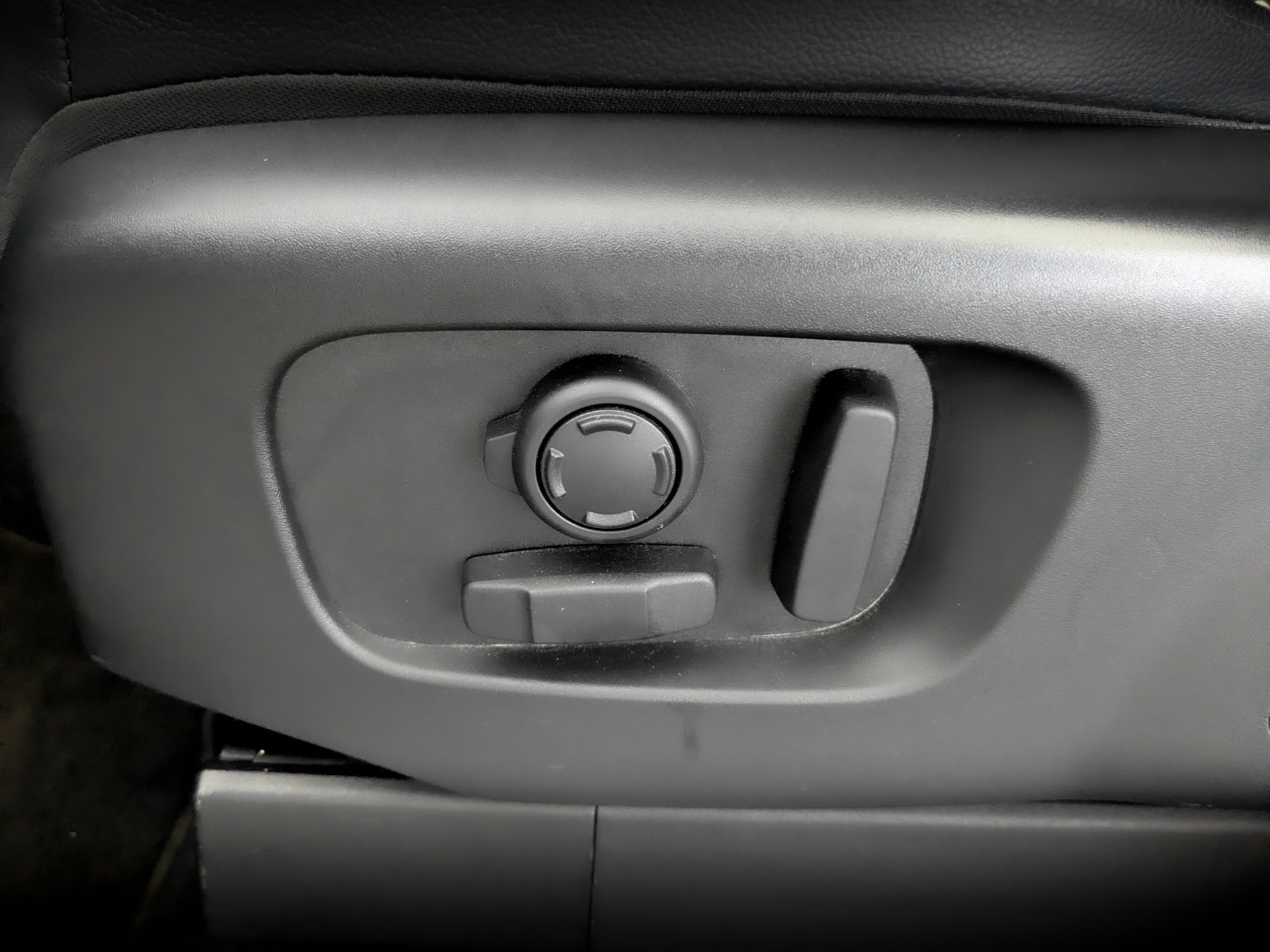 LAND ROVER Discovery 3.00 (360 л.с), автомат, 2021, пробег 84 000 км