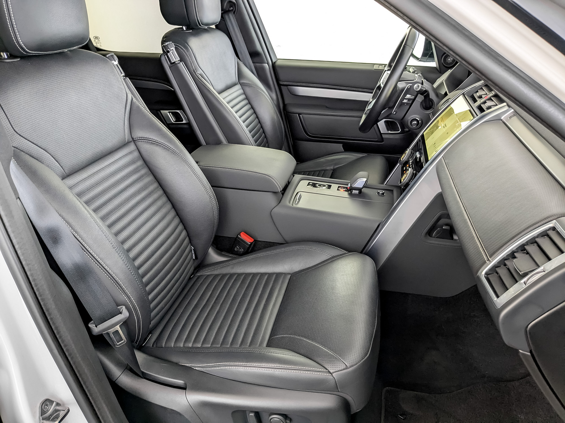 LAND ROVER Discovery 3.00 (360 л.с), автомат, 2021, пробег 84 000 км