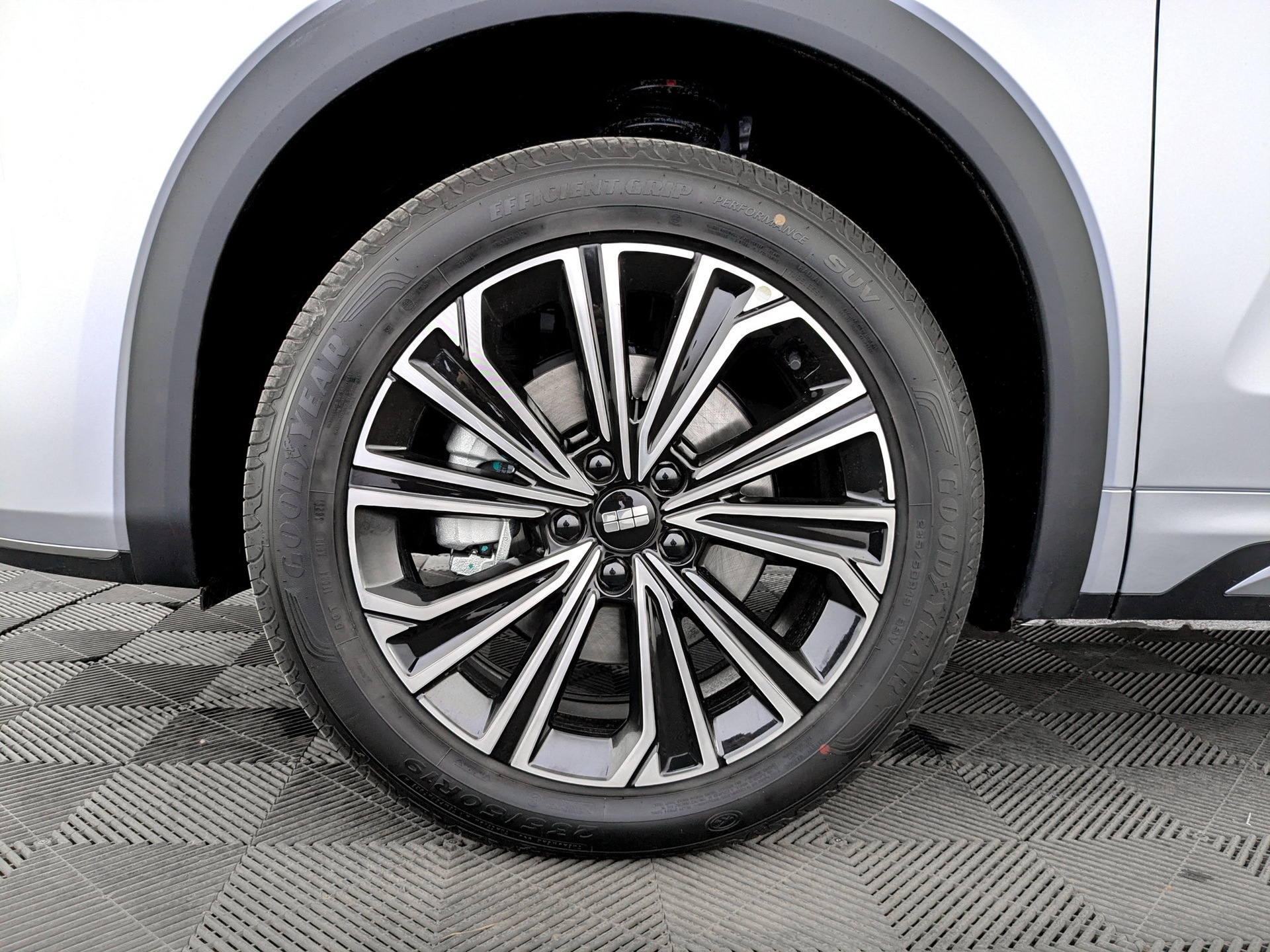 Фото Geely EX5 EM-i PHEV Max 1.5H/167 DHT 18.4кВт 2WD