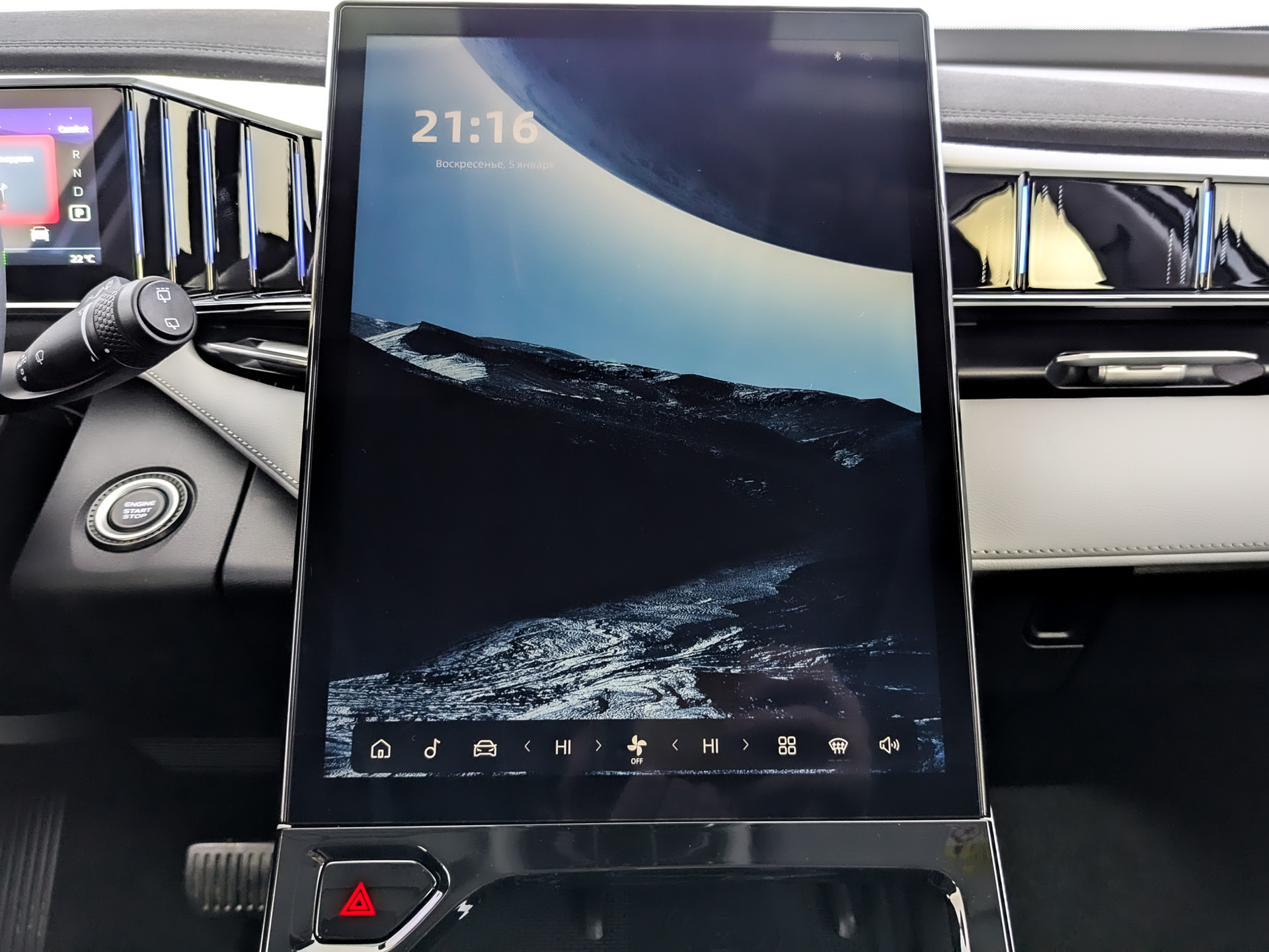 Фото Geely Atlas Luxury 1.5T/147 7RT 2WD
