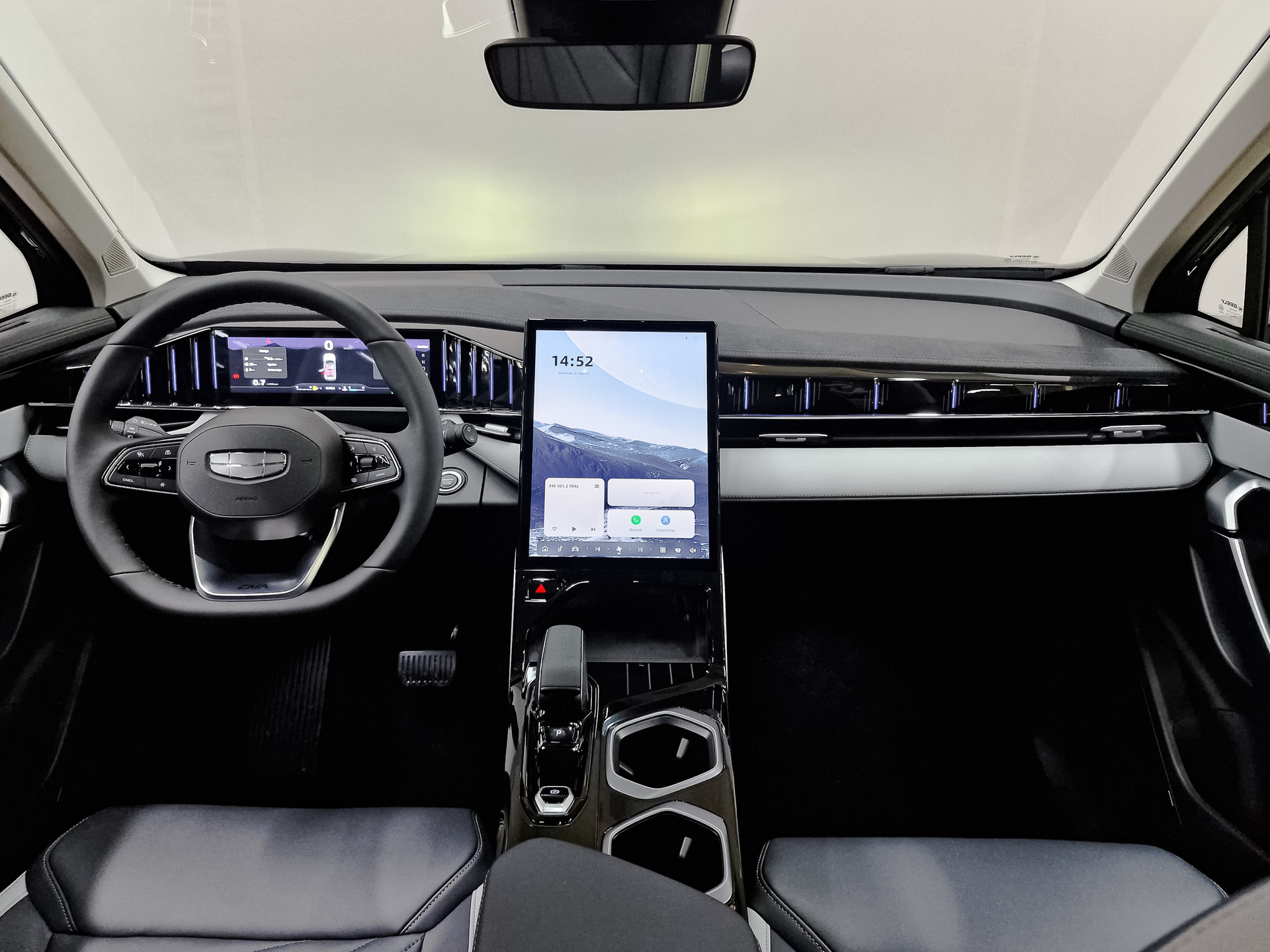 Фото Geely Atlas Luxury 1.5T/147 7RT 2WD