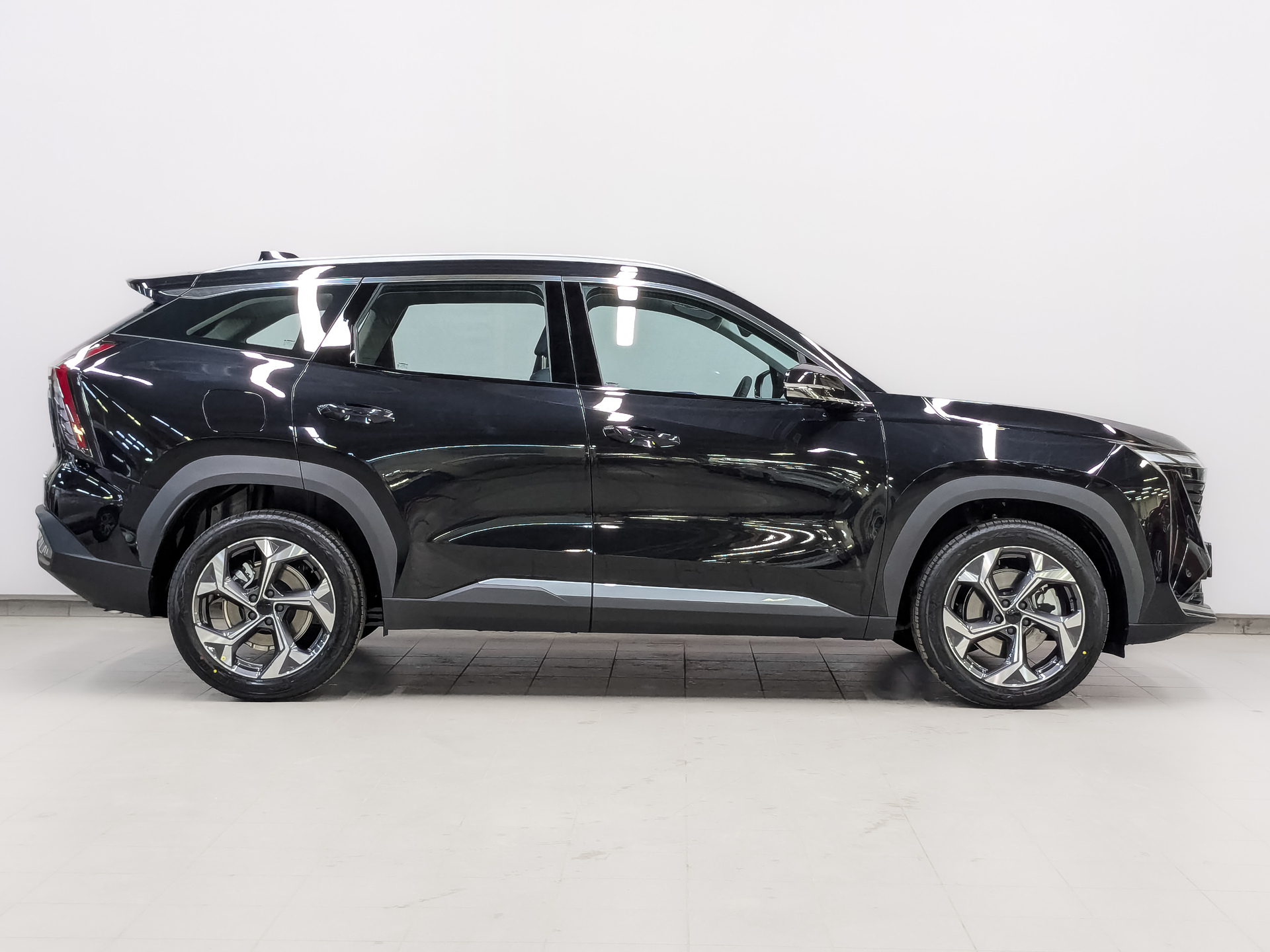 Фото Geely Atlas Luxury 1.5T/147 7RT 2WD