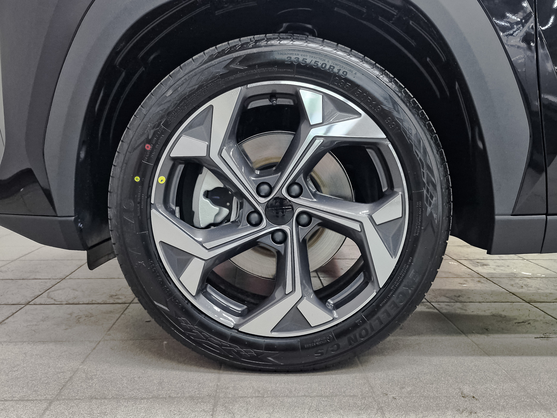 Фото Geely Atlas Luxury 1.5T/147 7RT 2WD