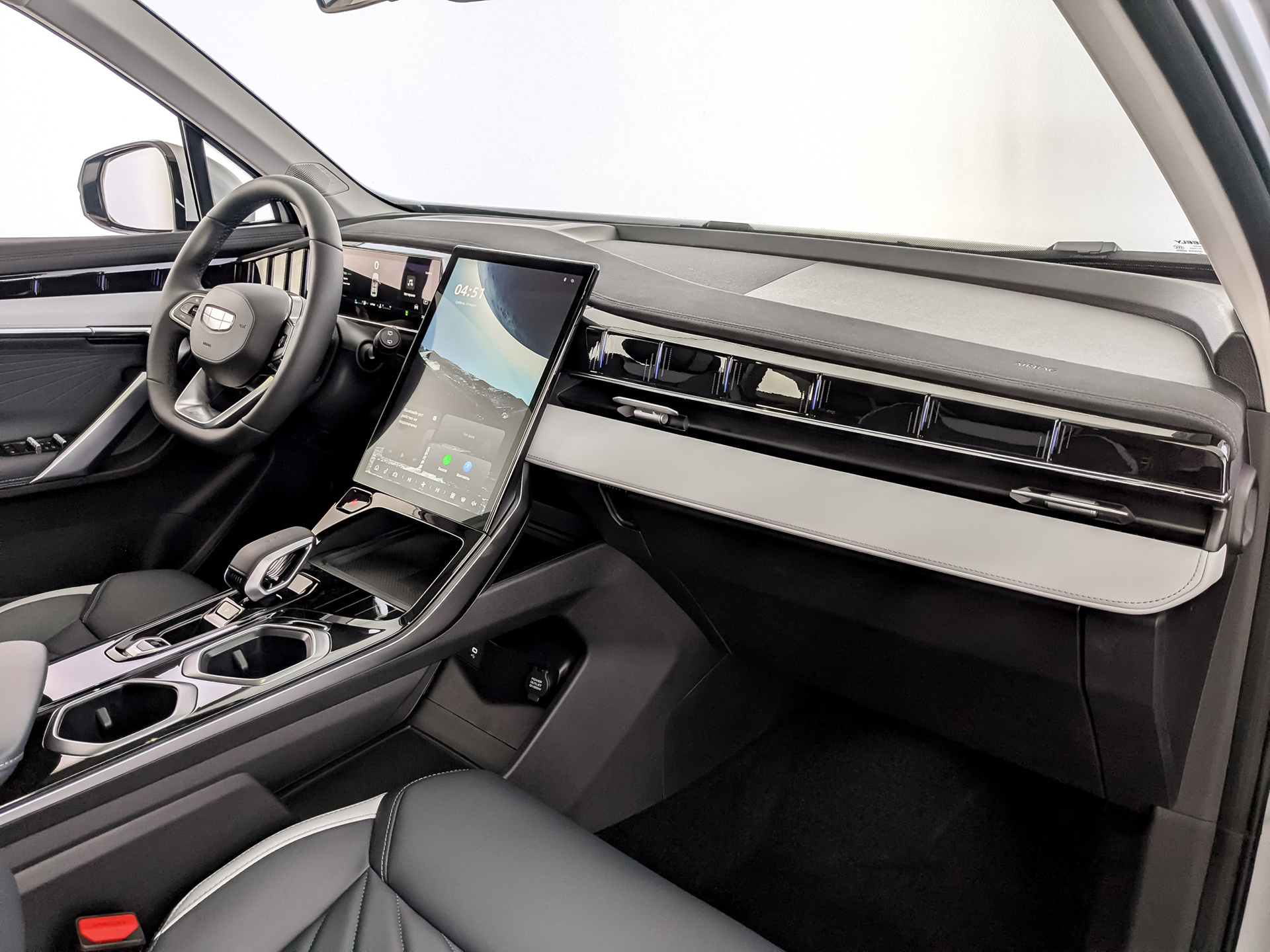 Фото Geely Atlas Luxury 1.5T/147 7RT 2WD