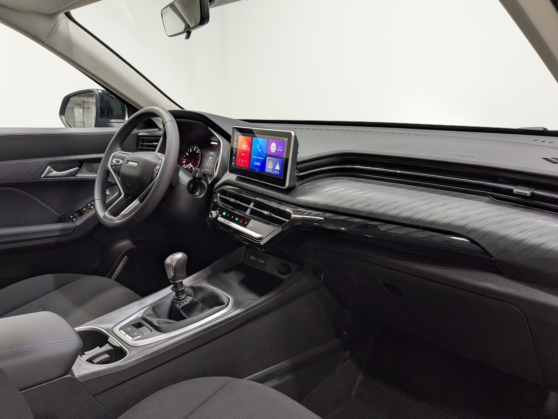 Фото Haval Jolion Комфорт 1.5T/143 6MT 2WD