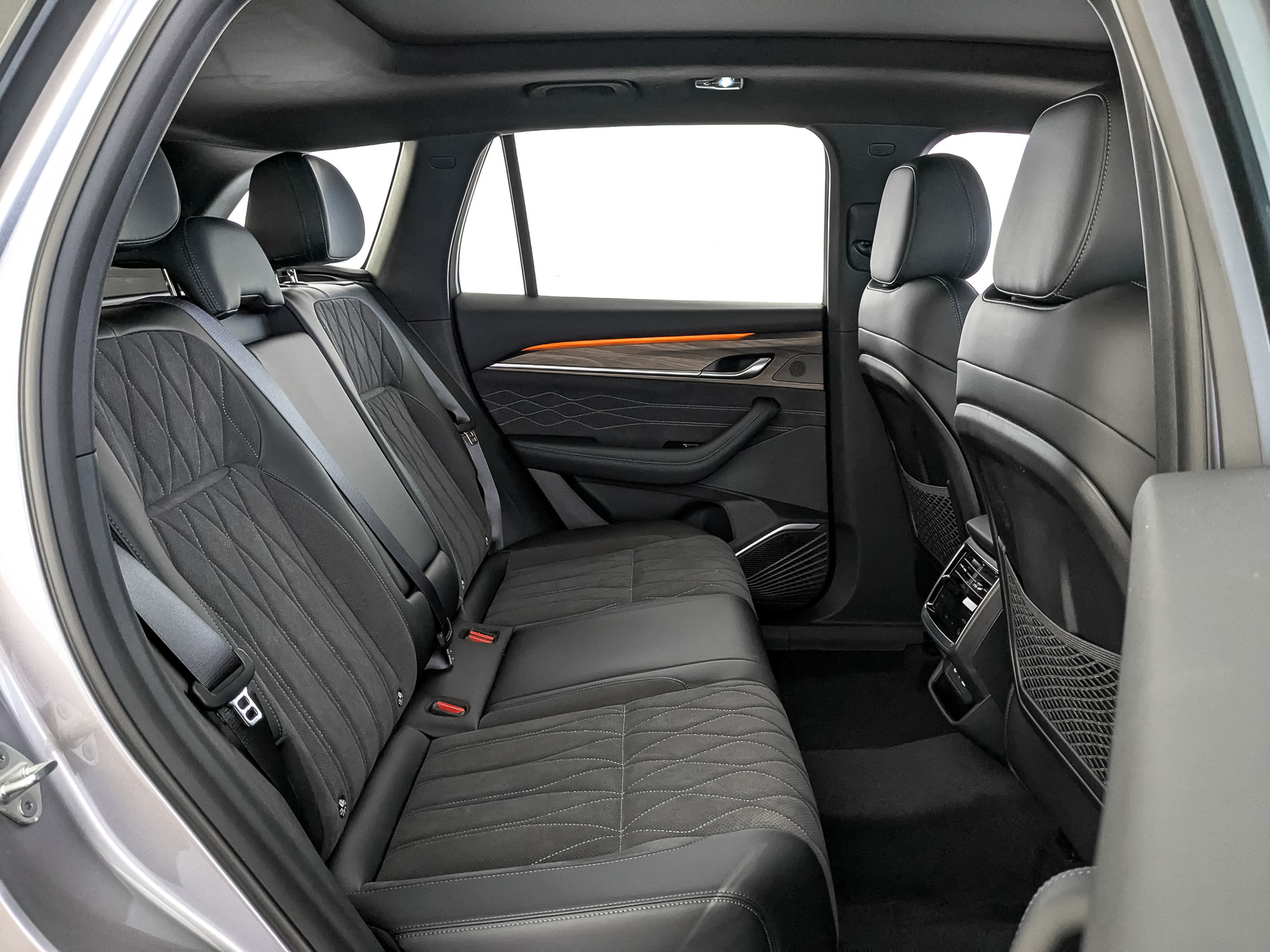 Фото Geely Monjaro Luxury SE 2.0T/238 8AT 4WD