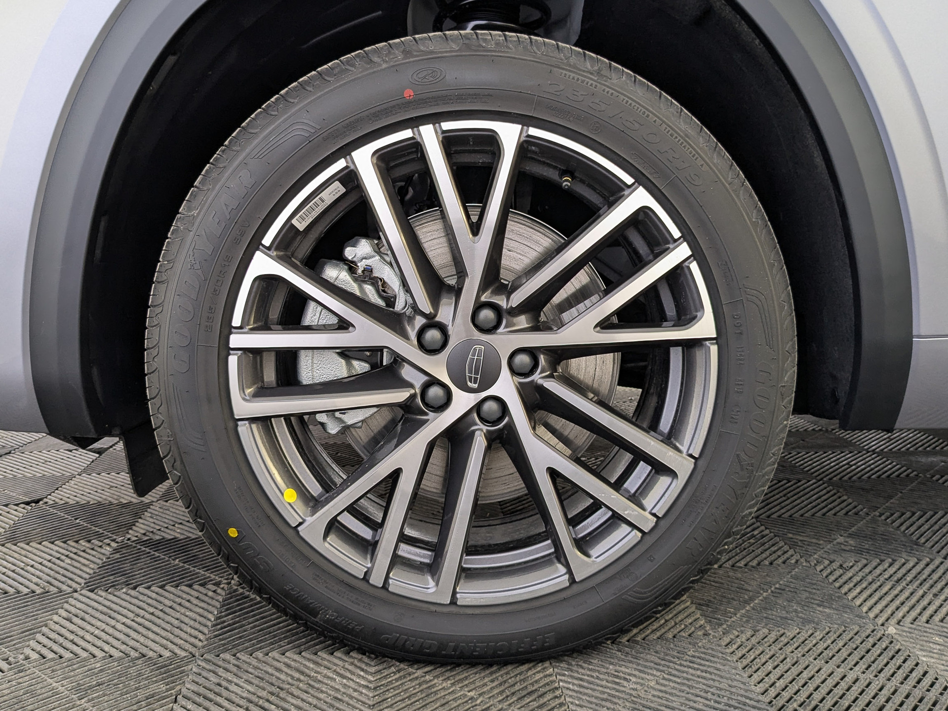 Фото Geely Monjaro Luxury SE 2.0T/238 8AT 4WD