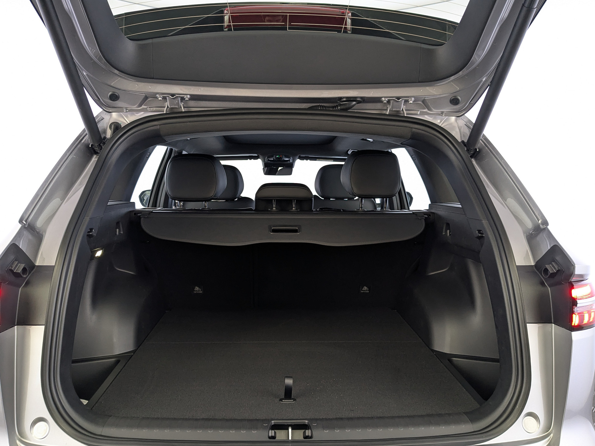 Фото Geely Monjaro Luxury SE 2.0T/238 8AT 4WD