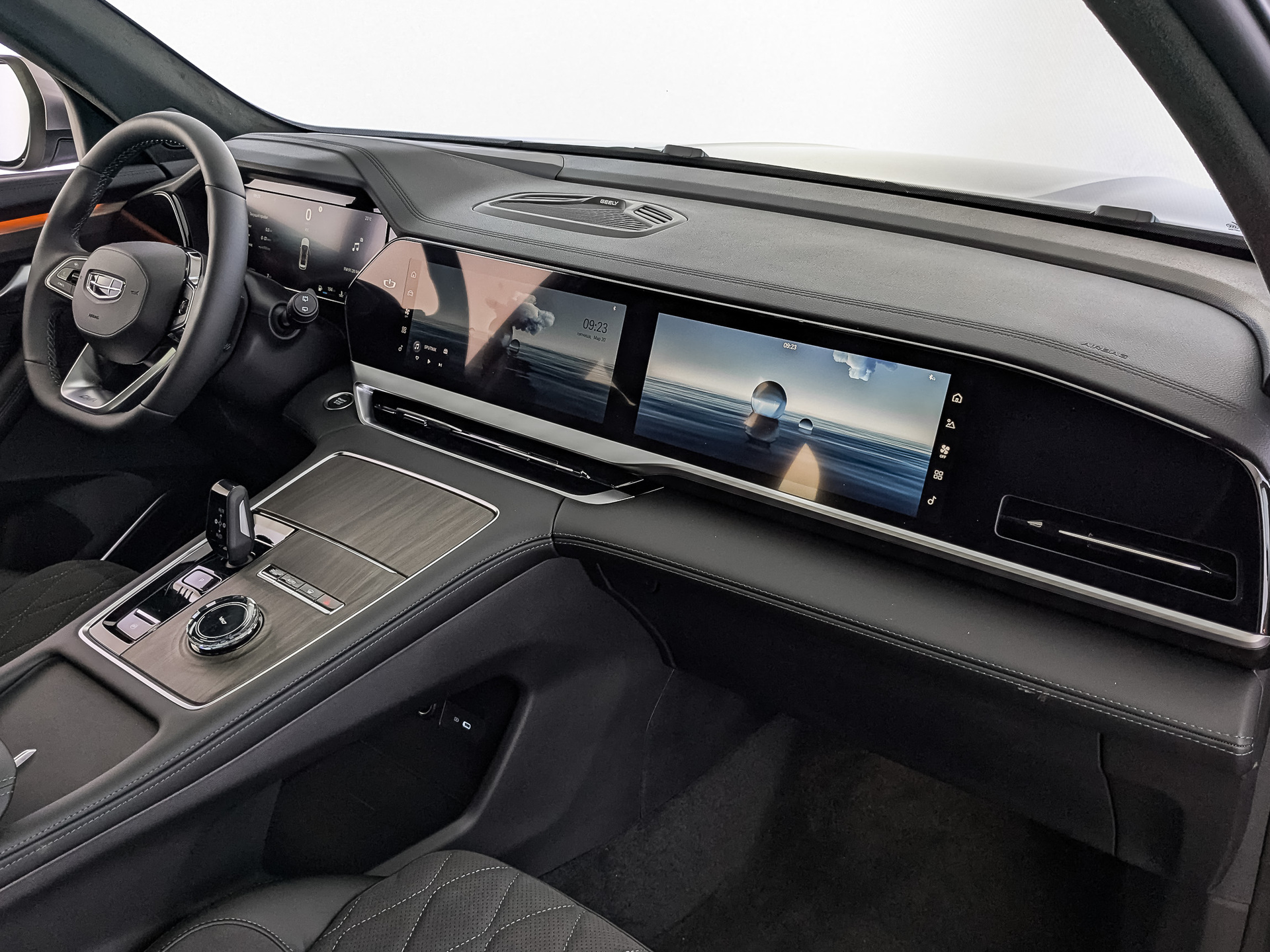 Фото Geely Monjaro Luxury SE 2.0T/238 8AT 4WD