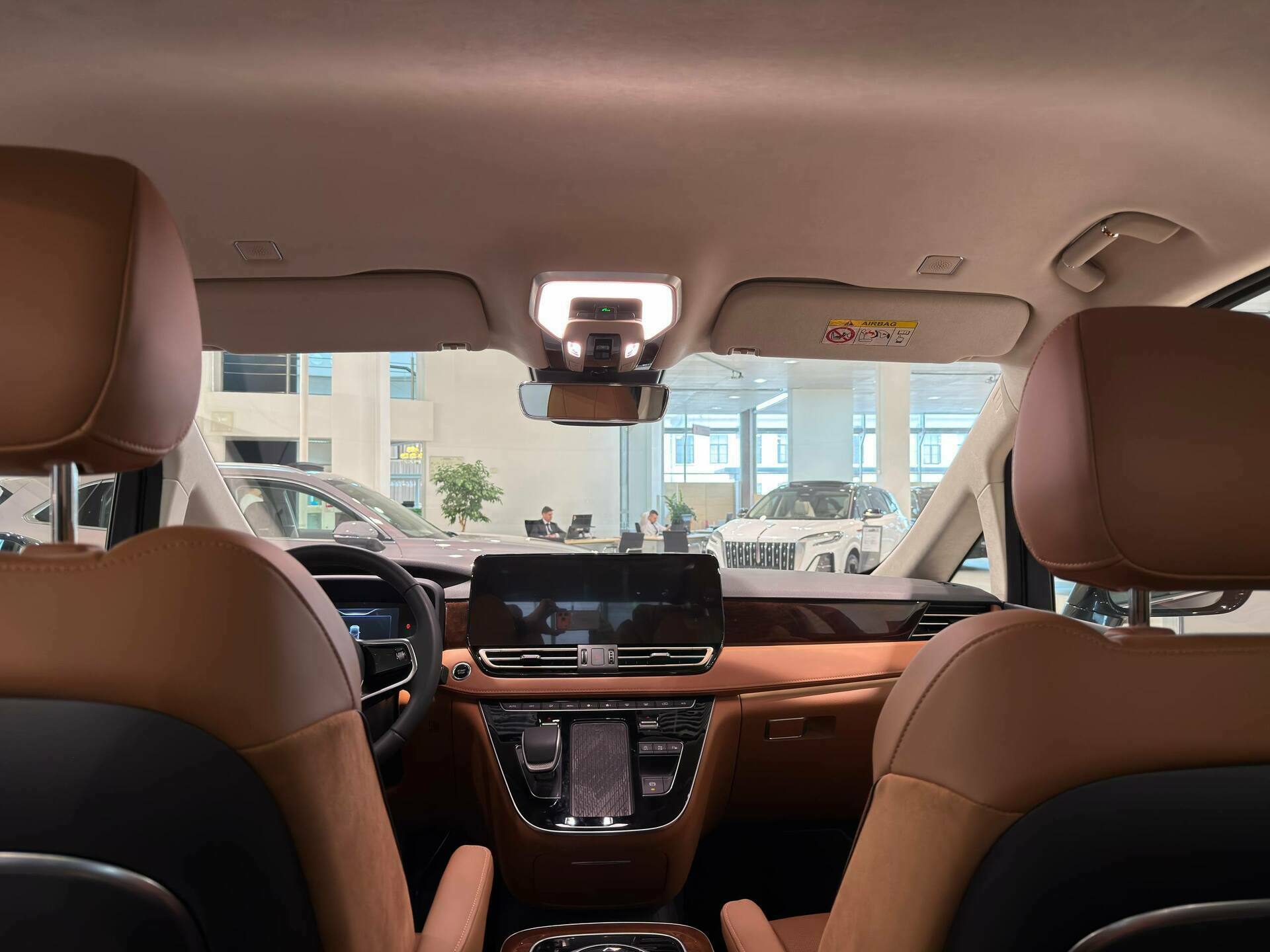 Фото Hongqi HQ9 Executive 2.0T/245 8AT