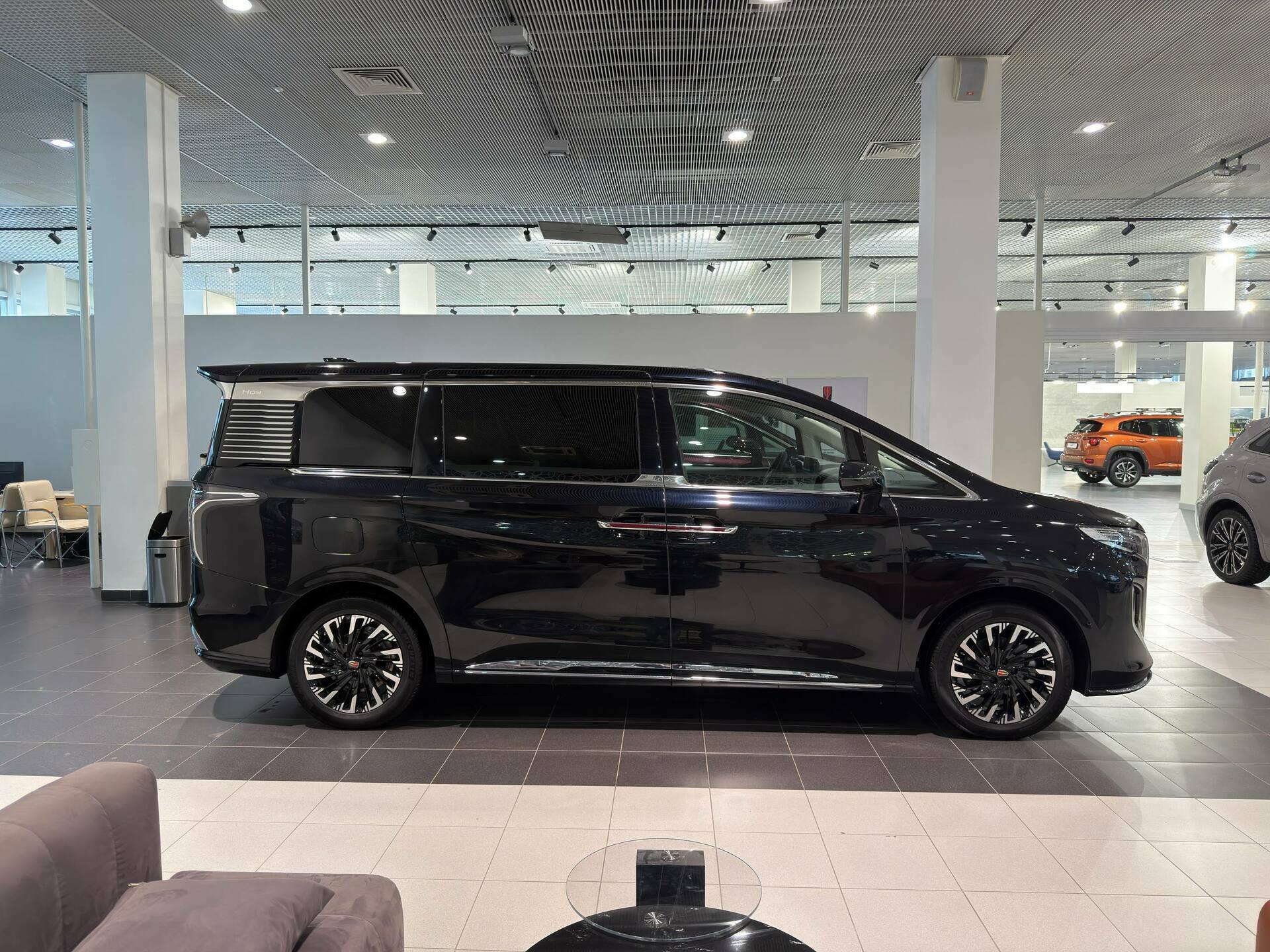 Фото Hongqi HQ9 Executive 2.0T/245 8AT