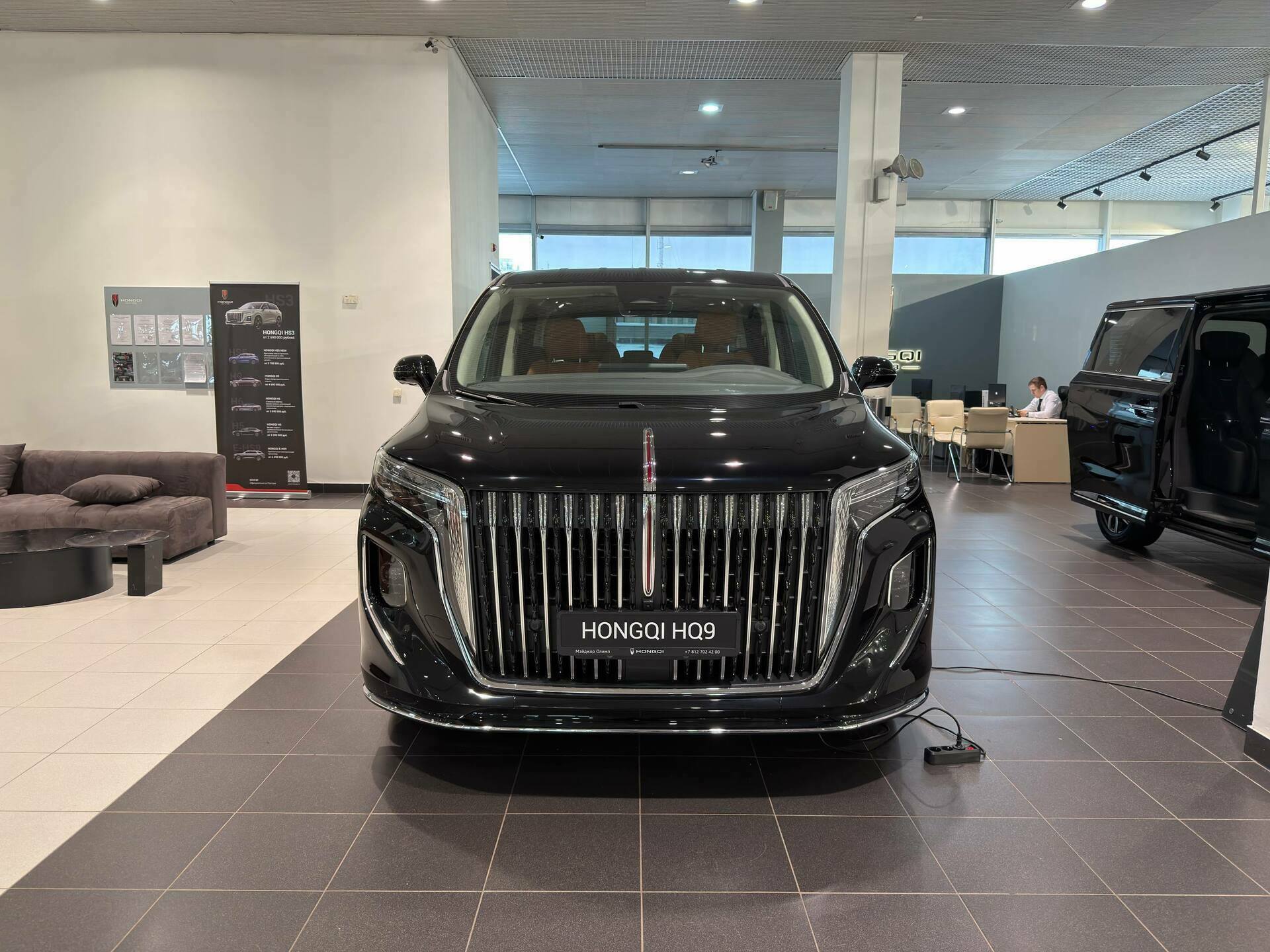 Фото Hongqi HQ9 Executive 2.0T/245 8AT