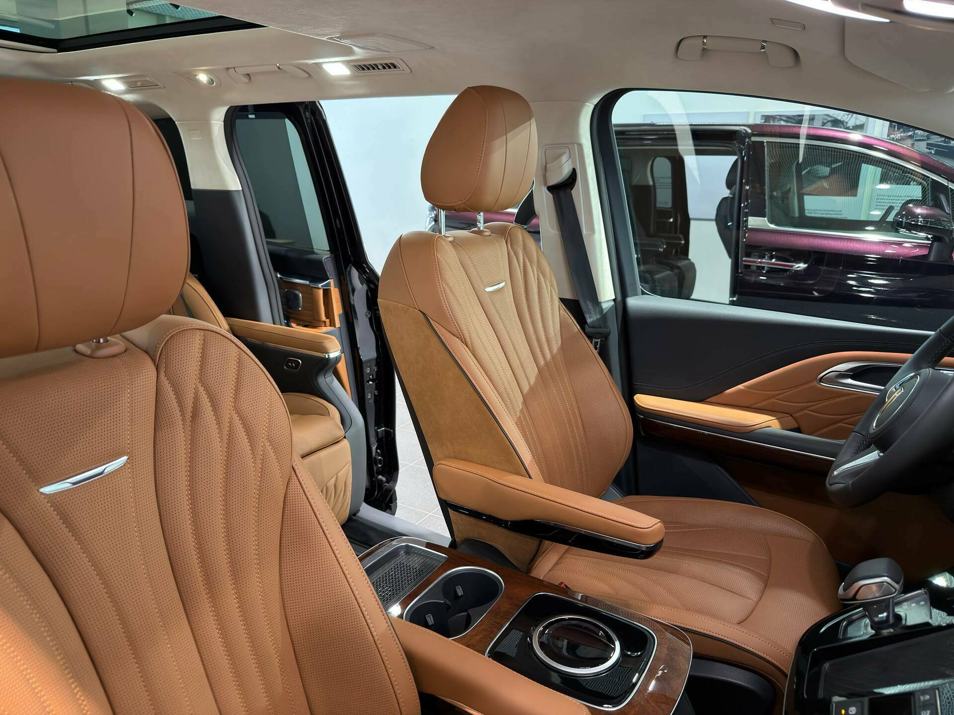 Фото Hongqi HQ9 Executive 2.0T/245 8AT