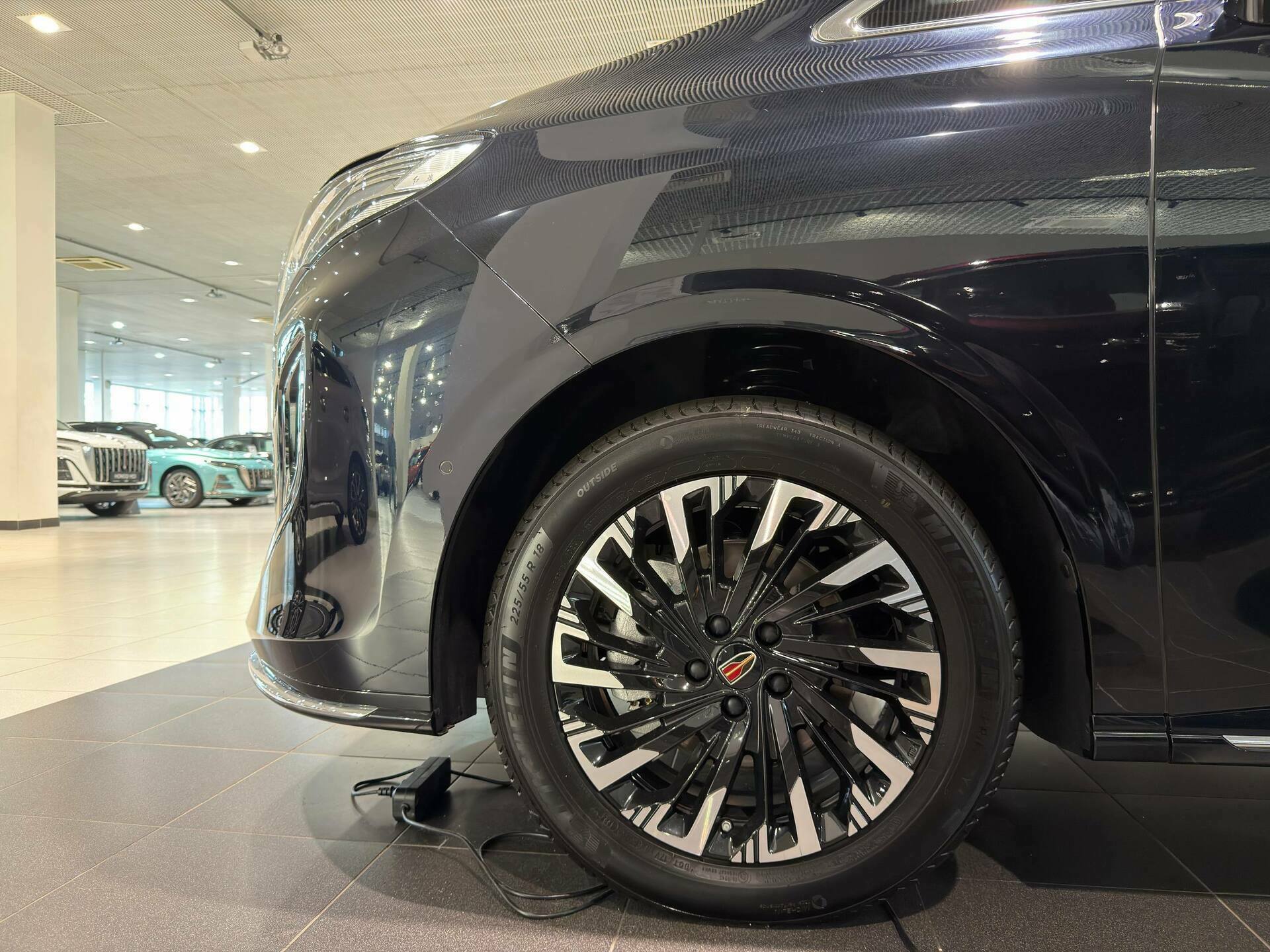 Фото Hongqi HQ9 Executive 2.0T/245 8AT