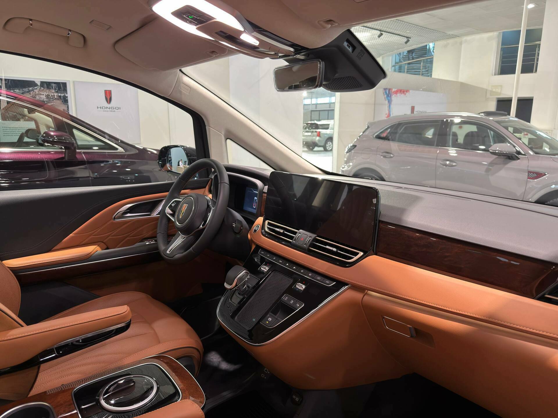 Фото Hongqi HQ9 Executive 2.0T/245 8AT