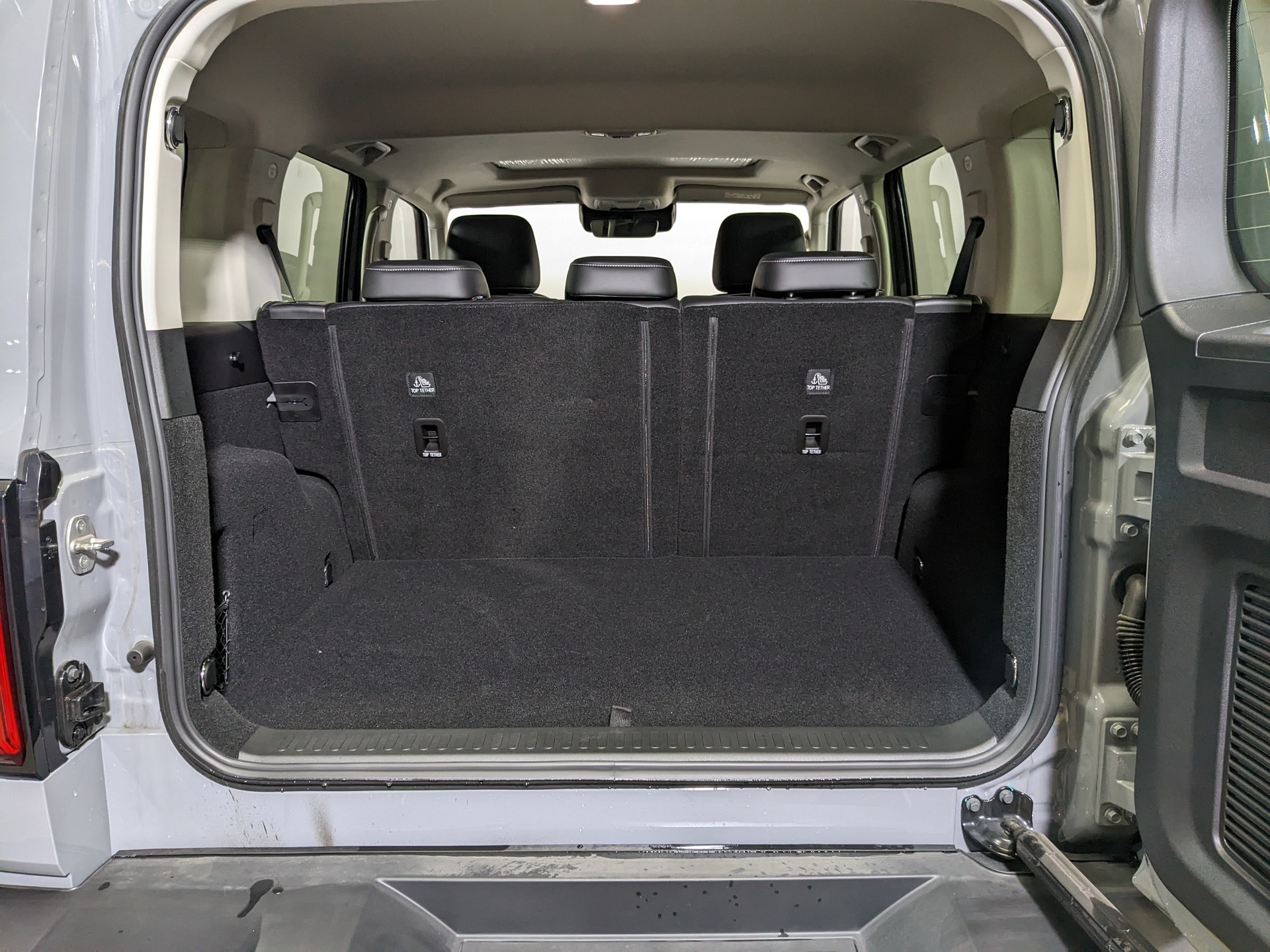 Фото Tank 300 Сити Премиум (City Premium) 2.0T/220 8AT 4WD
