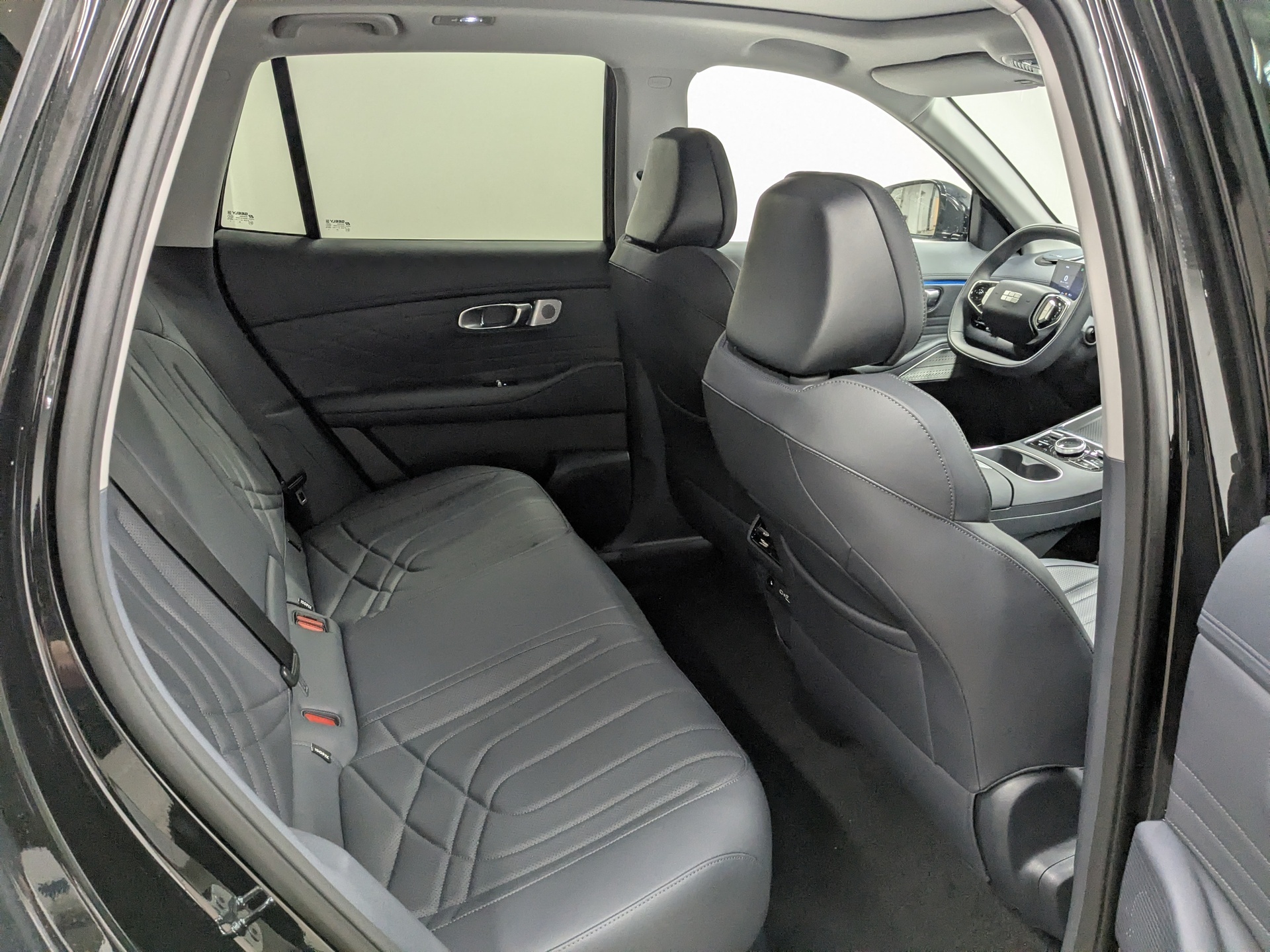 Фото Geely EX5 EM-i PHEV Max 1.5H/167 DHT 18.4кВт 2WD