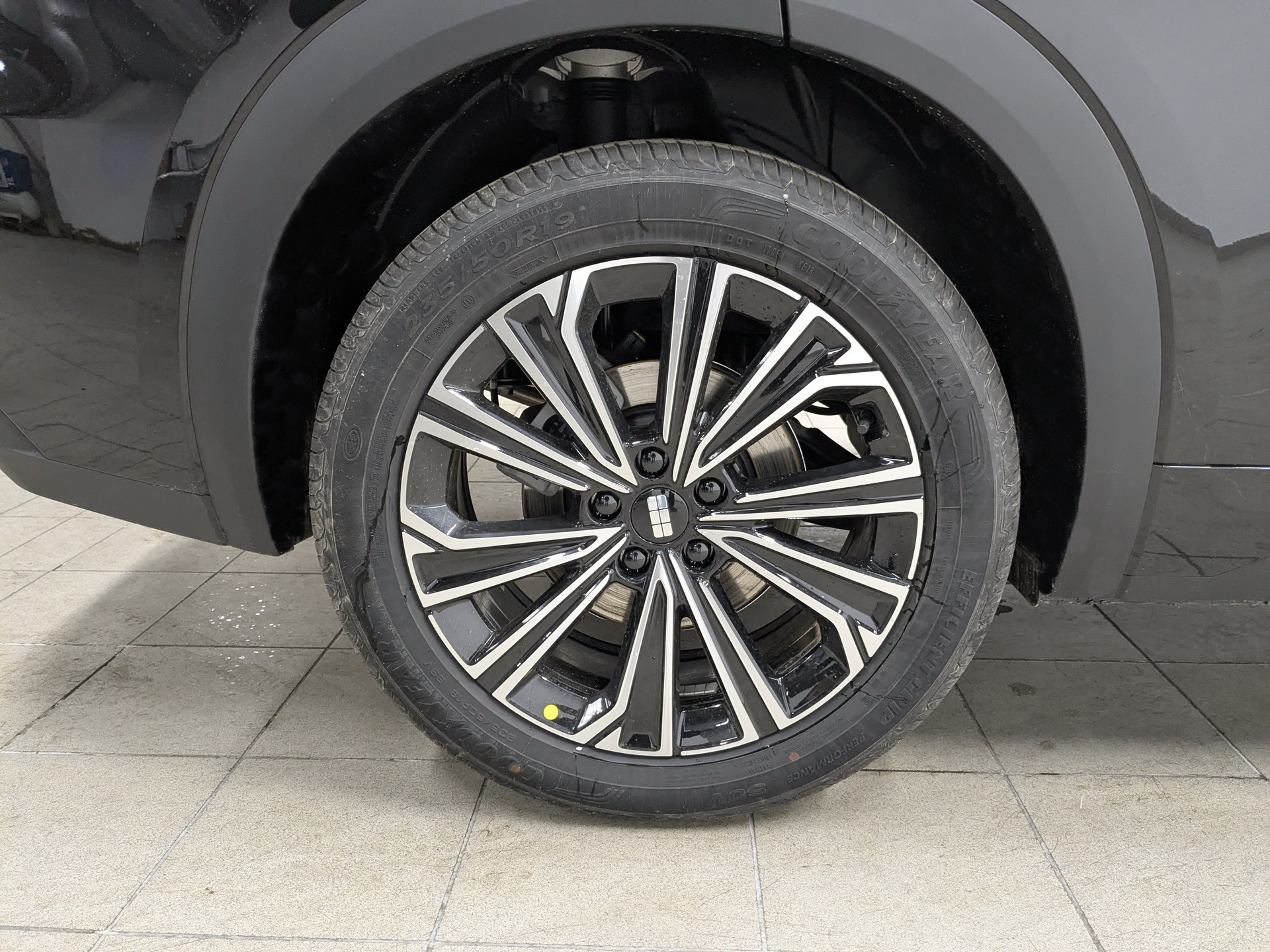 Фото Geely EX5 EM-i PHEV Max 1.5H/167 DHT 18.4кВт 2WD