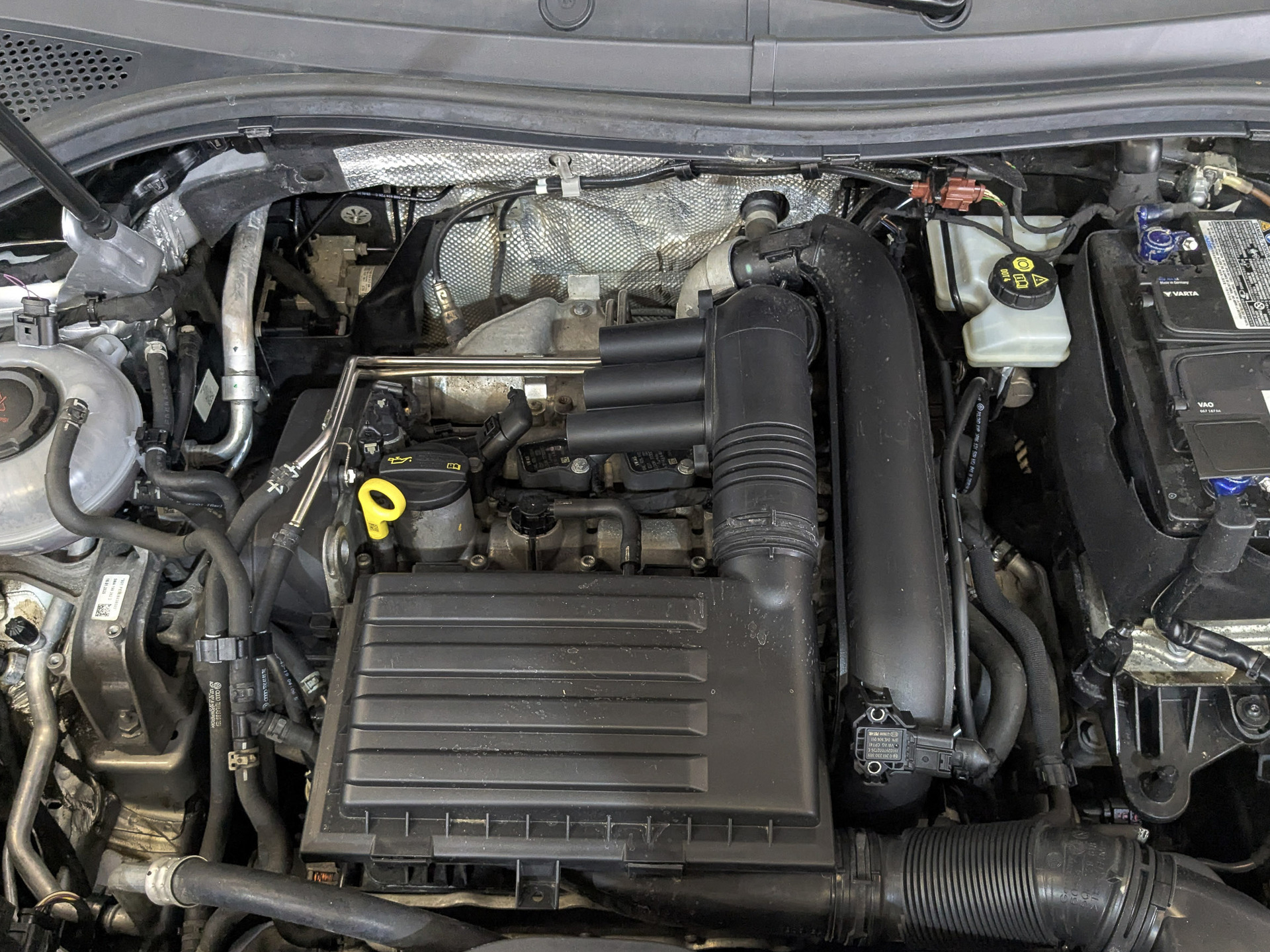 VOLKSWAGEN Tiguan 1.40 (150 л.с), автомат, 2020, пробег 68 449 км