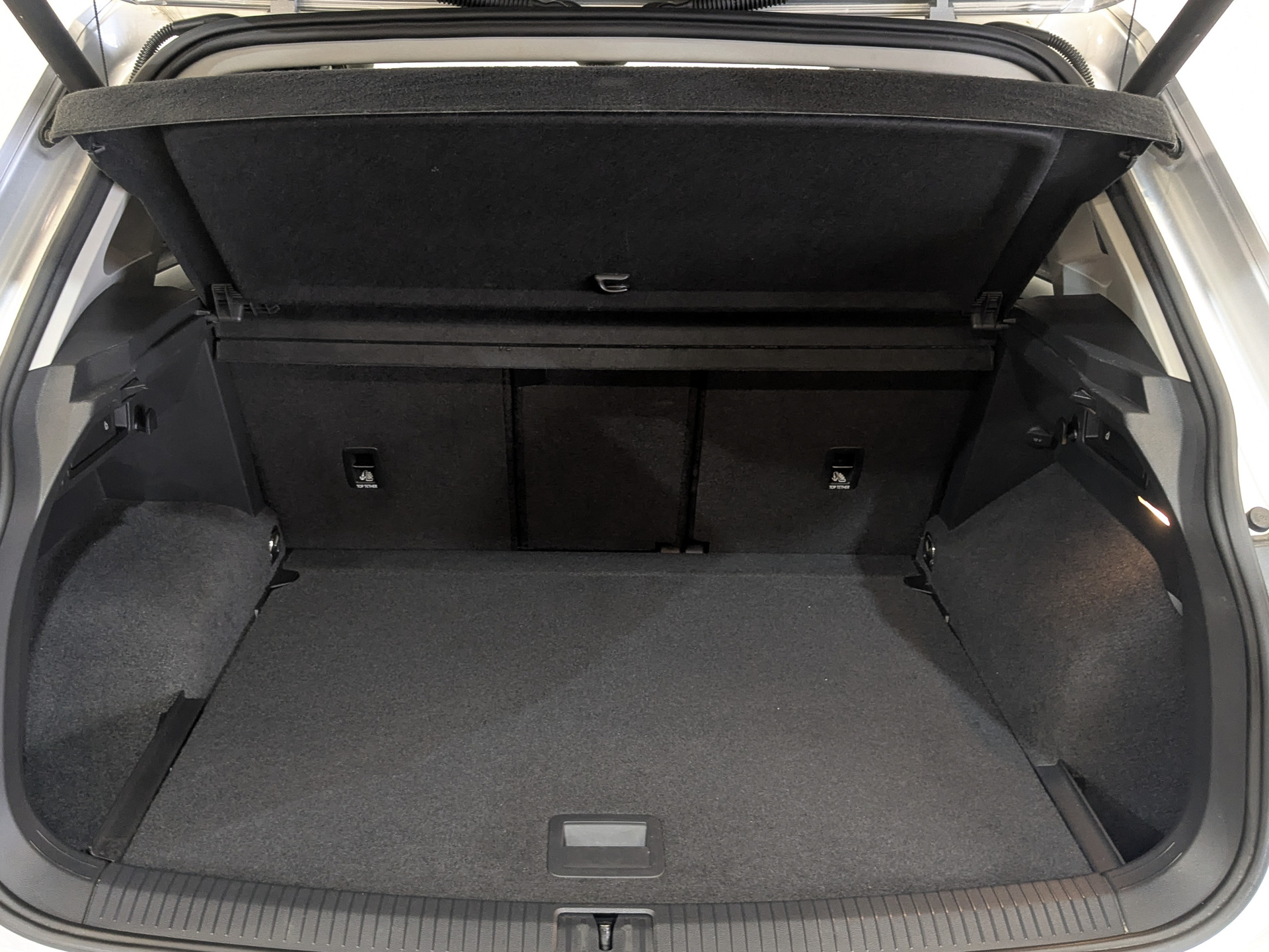 VOLKSWAGEN Tiguan 1.40 (150 л.с), автомат, 2020, пробег 68 449 км