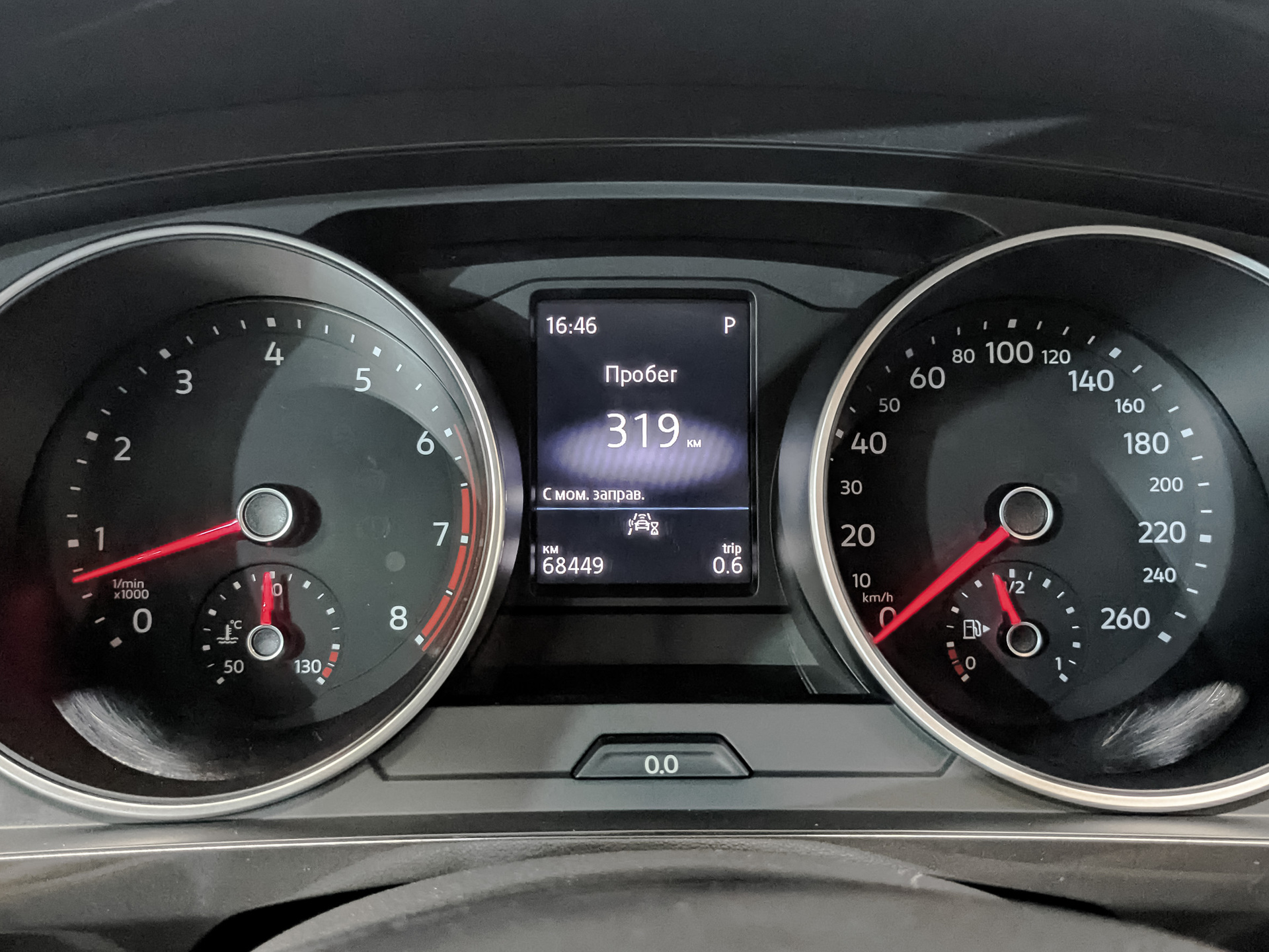 VOLKSWAGEN Tiguan 1.40 (150 л.с), автомат, 2020, пробег 68 449 км