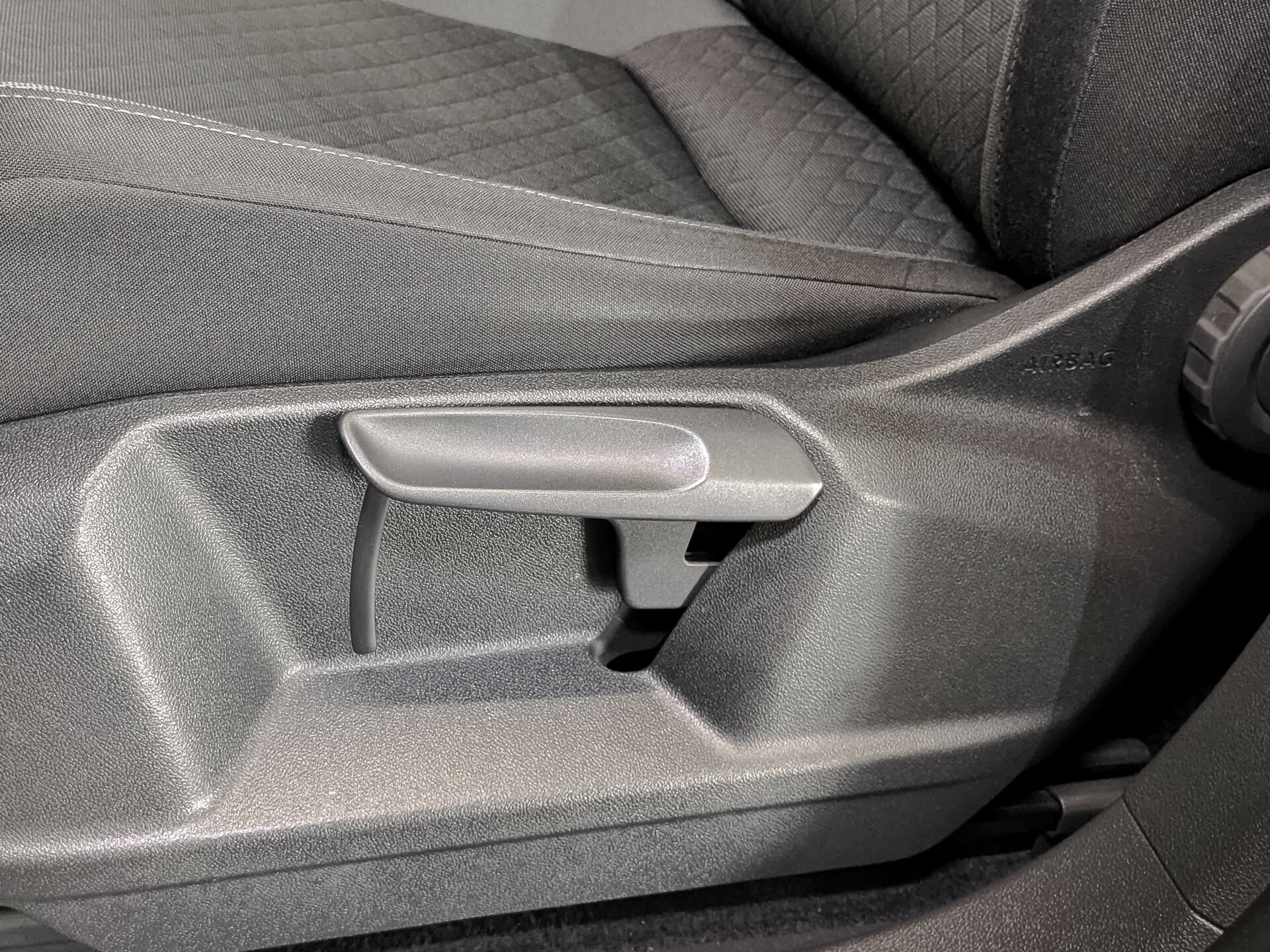 VOLKSWAGEN Tiguan 1.40 (150 л.с), автомат, 2020, пробег 68 449 км