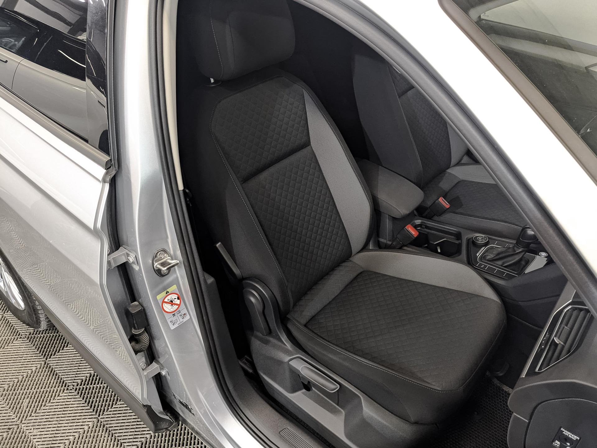 VOLKSWAGEN Tiguan 1.40 (150 л.с), автомат, 2020, пробег 68 449 км