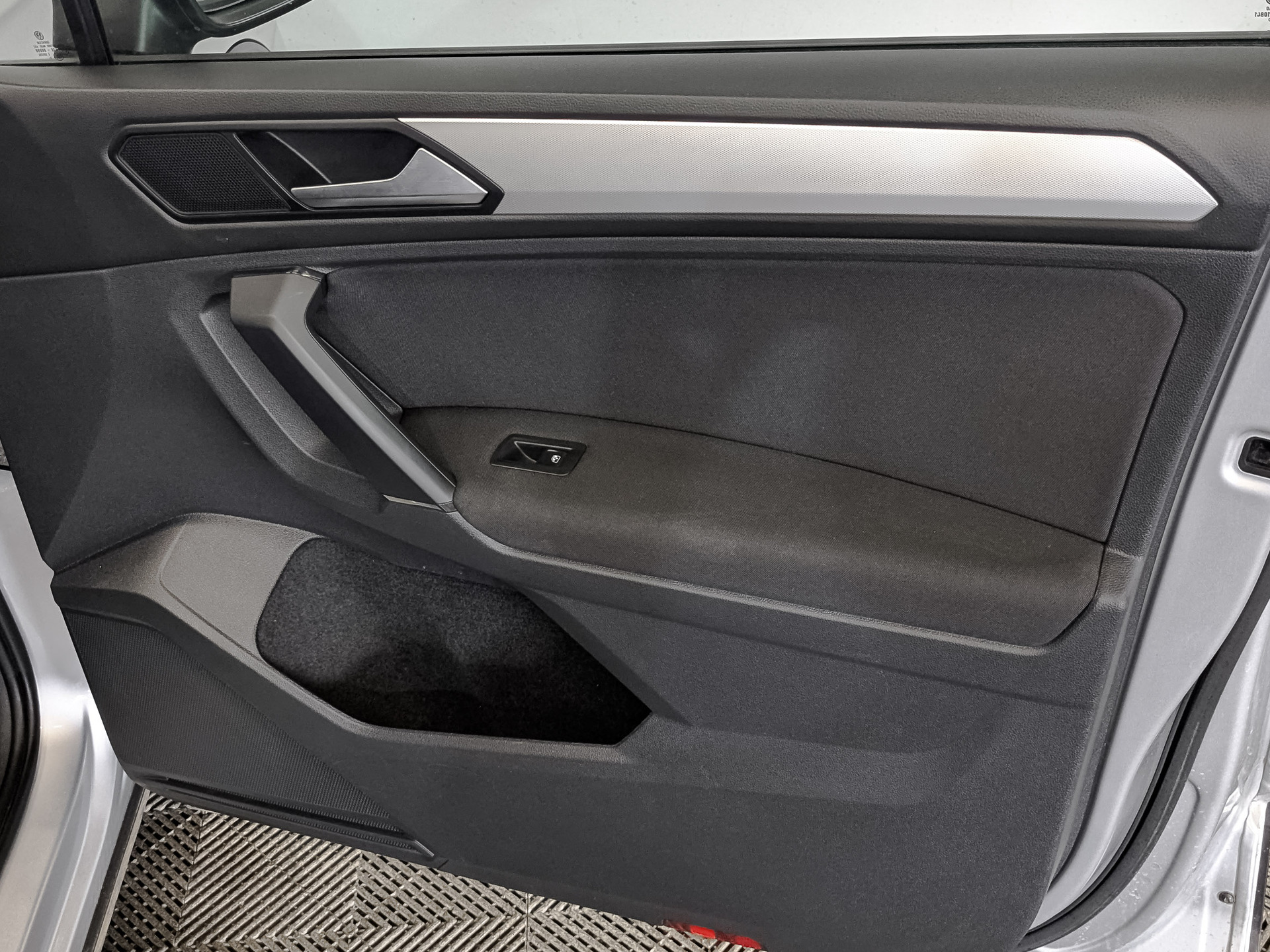 VOLKSWAGEN Tiguan 1.40 (150 л.с), автомат, 2020, пробег 68 449 км
