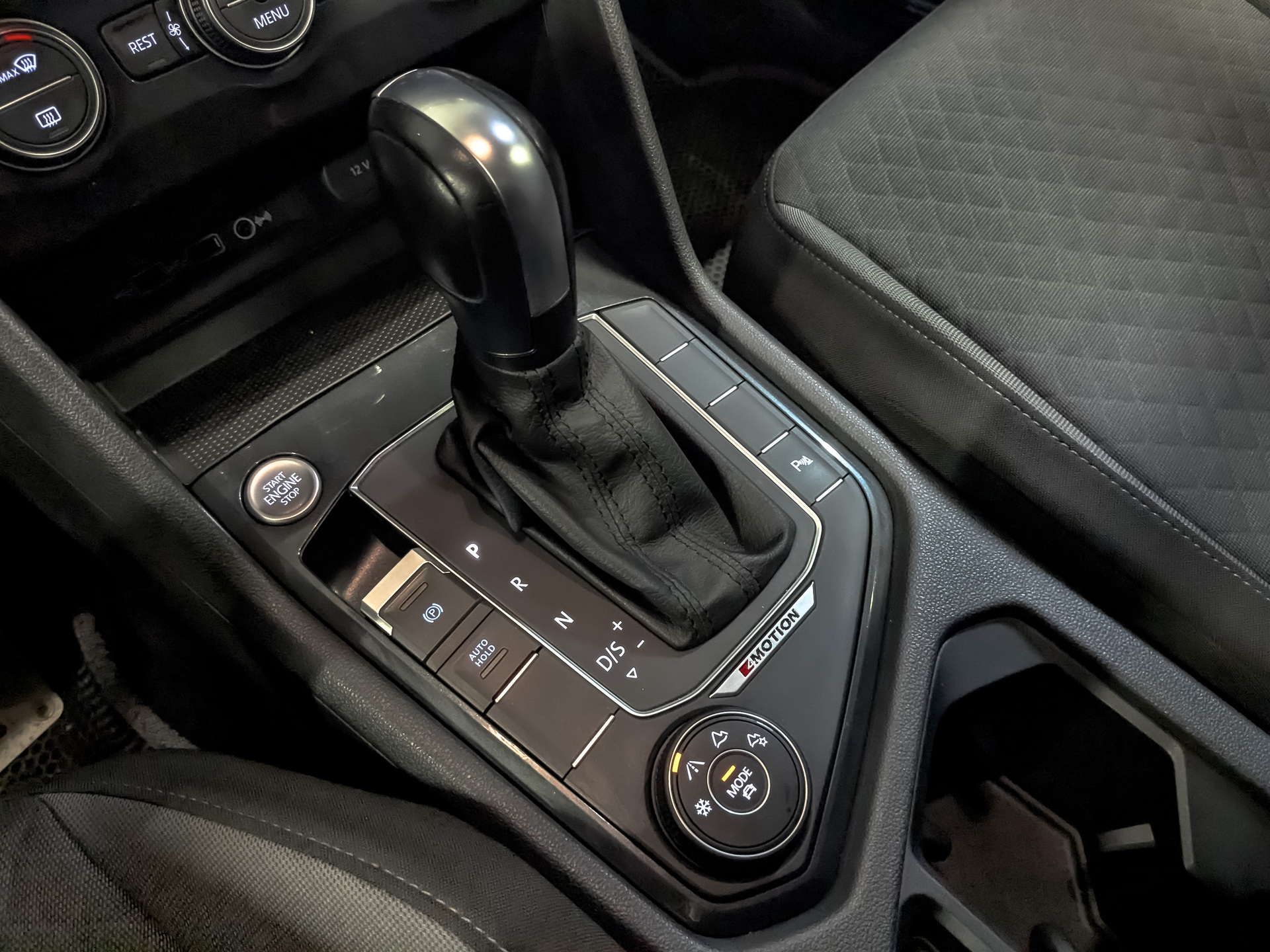 VOLKSWAGEN Tiguan 1.40 (150 л.с), автомат, 2020, пробег 68 449 км