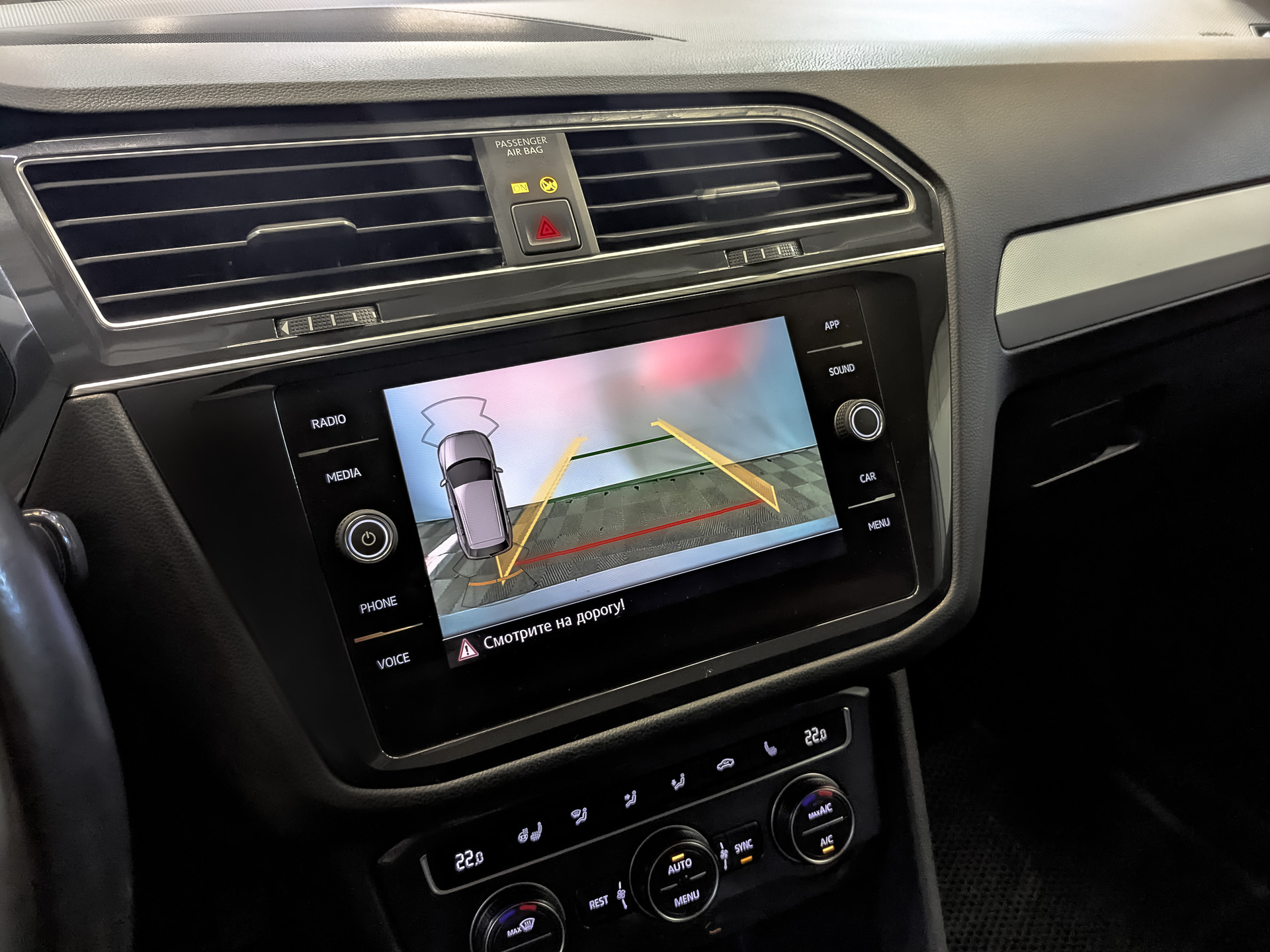 VOLKSWAGEN Tiguan 1.40 (150 л.с), автомат, 2020, пробег 68 449 км