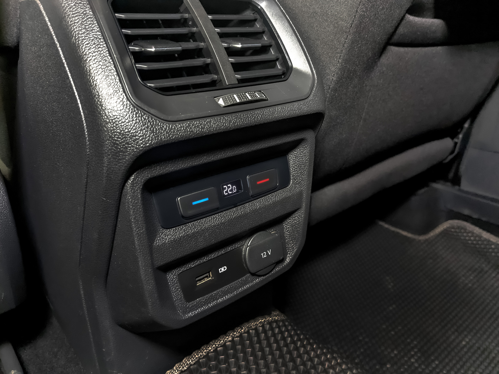VOLKSWAGEN Tiguan 1.40 (150 л.с), автомат, 2020, пробег 68 449 км