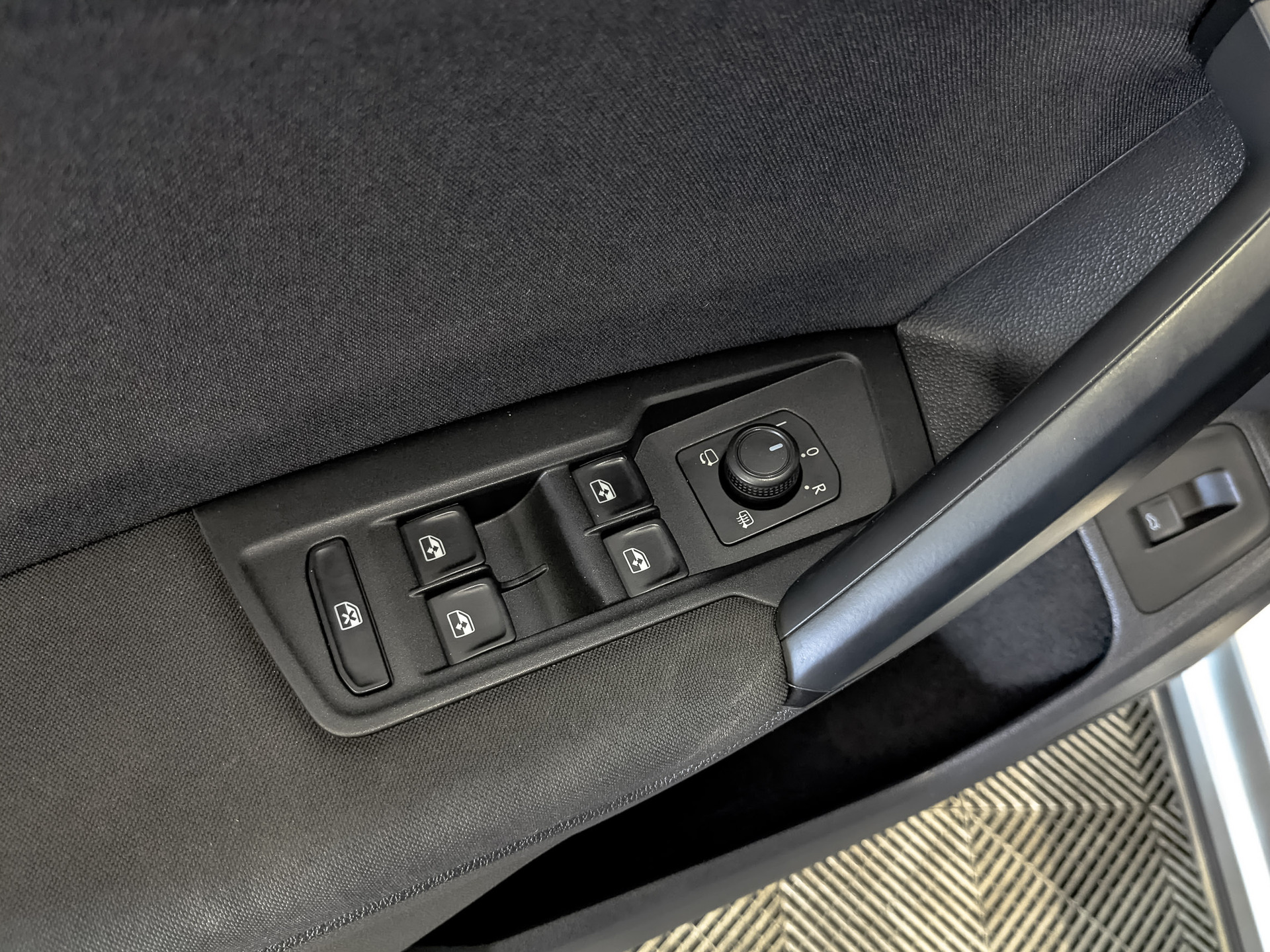 VOLKSWAGEN Tiguan 1.40 (150 л.с), автомат, 2020, пробег 68 449 км