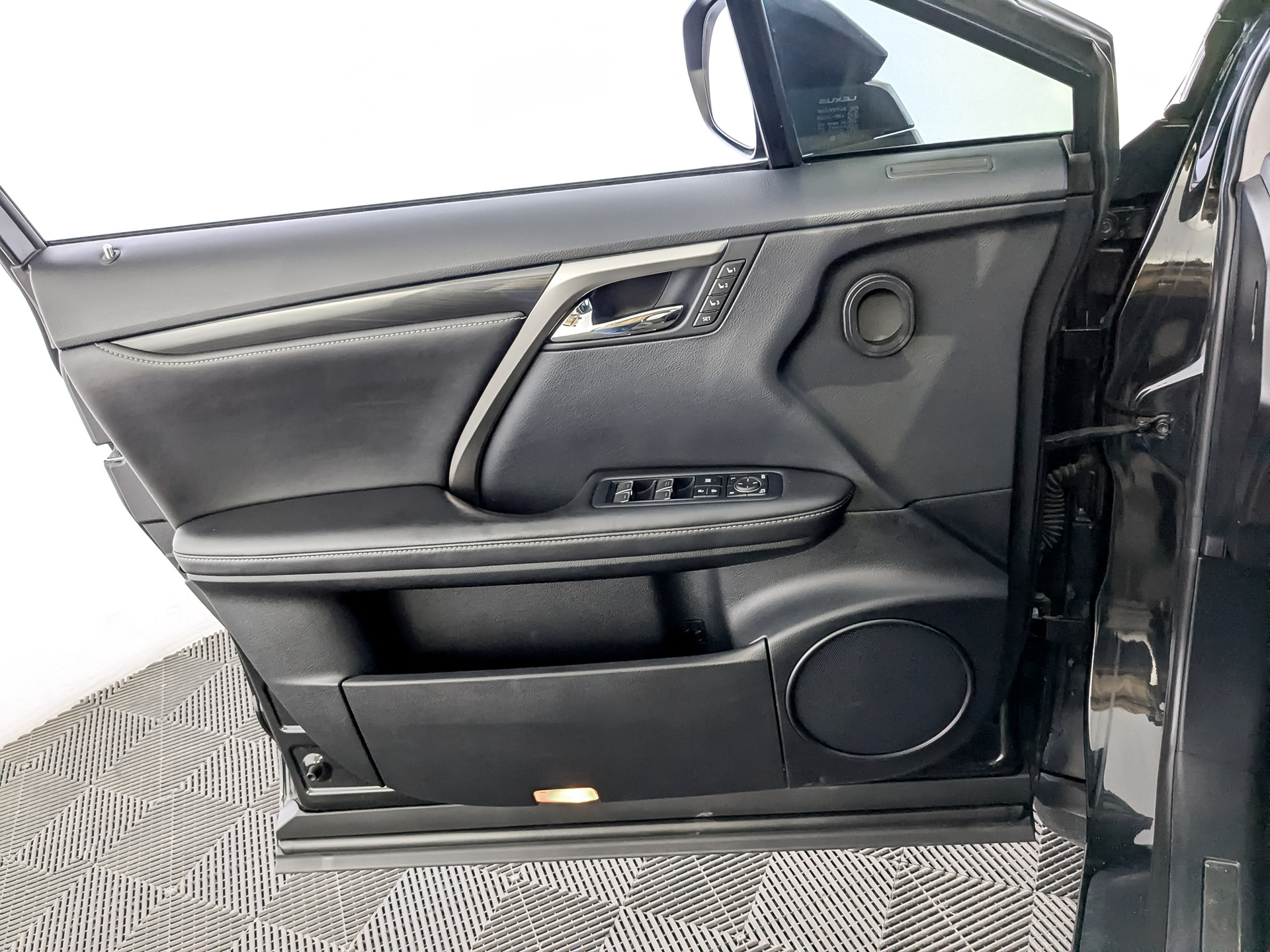 LEXUS RX 2.00 (238 л.с), автомат, 2017, пробег 124 023 км