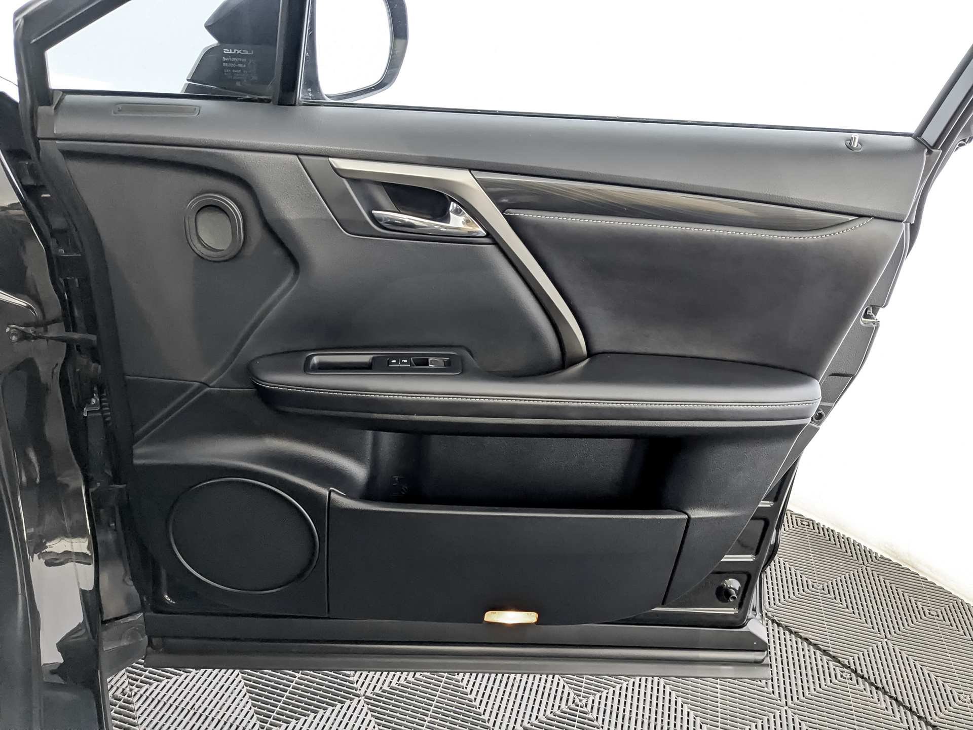 LEXUS RX 2.00 (238 л.с), автомат, 2017, пробег 124 023 км