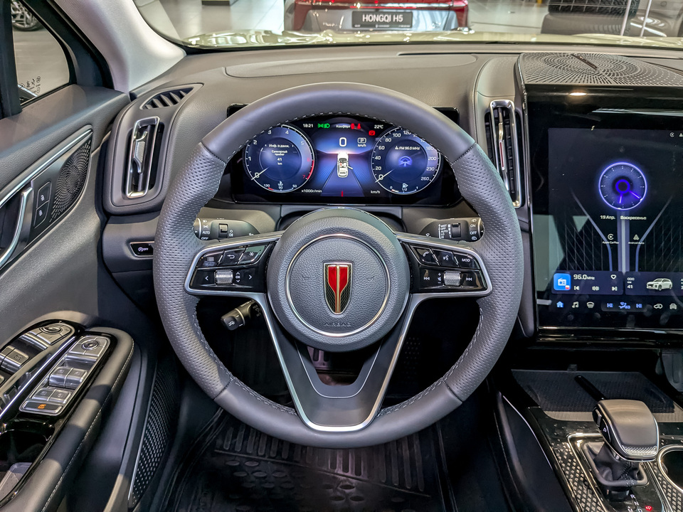 Hongqi HS3 Deluxe 2.0Т/245 8AT 4WD