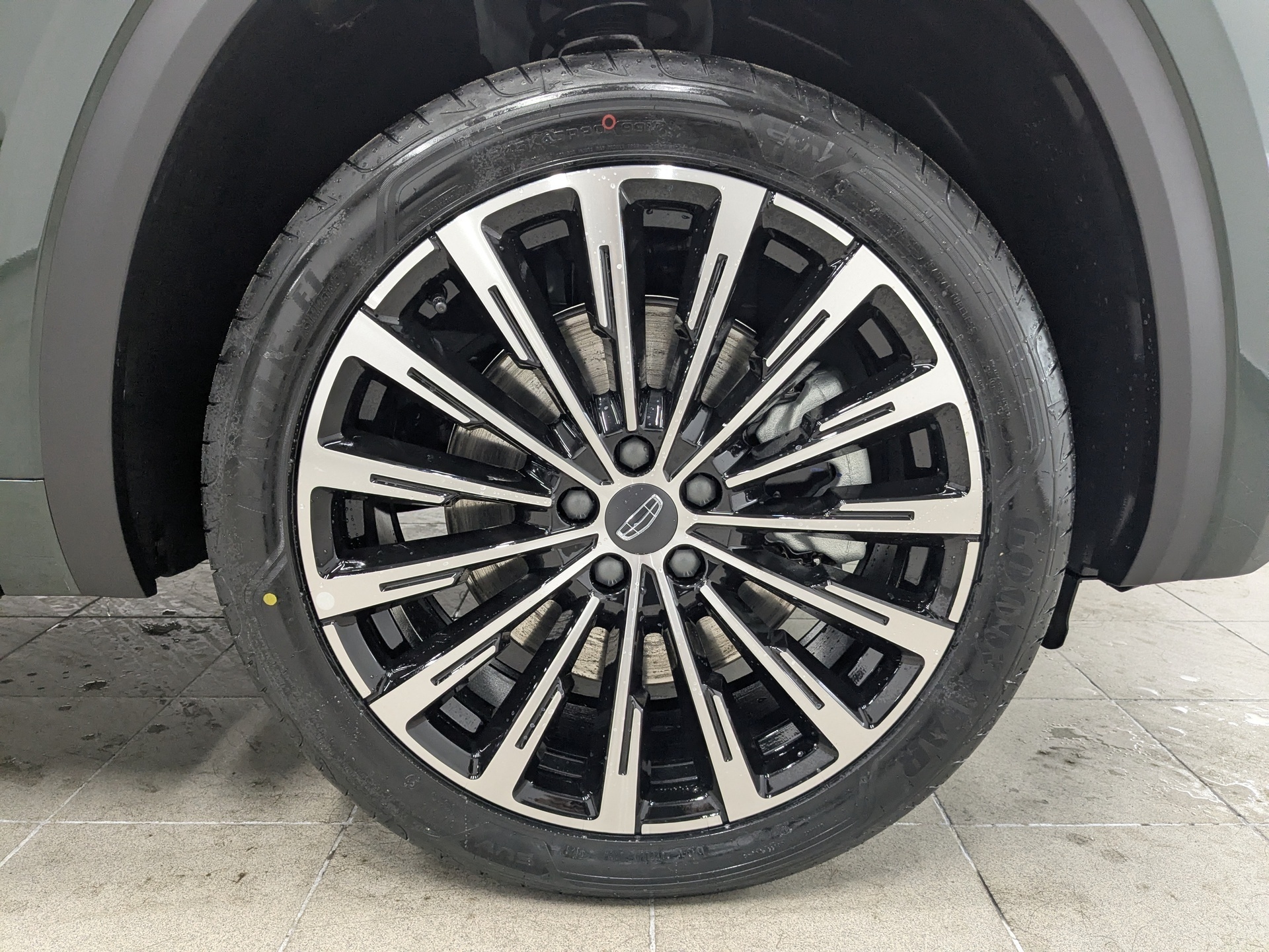 Фото Monjaro Flagship SE 2.0T/238 8AT 4WD