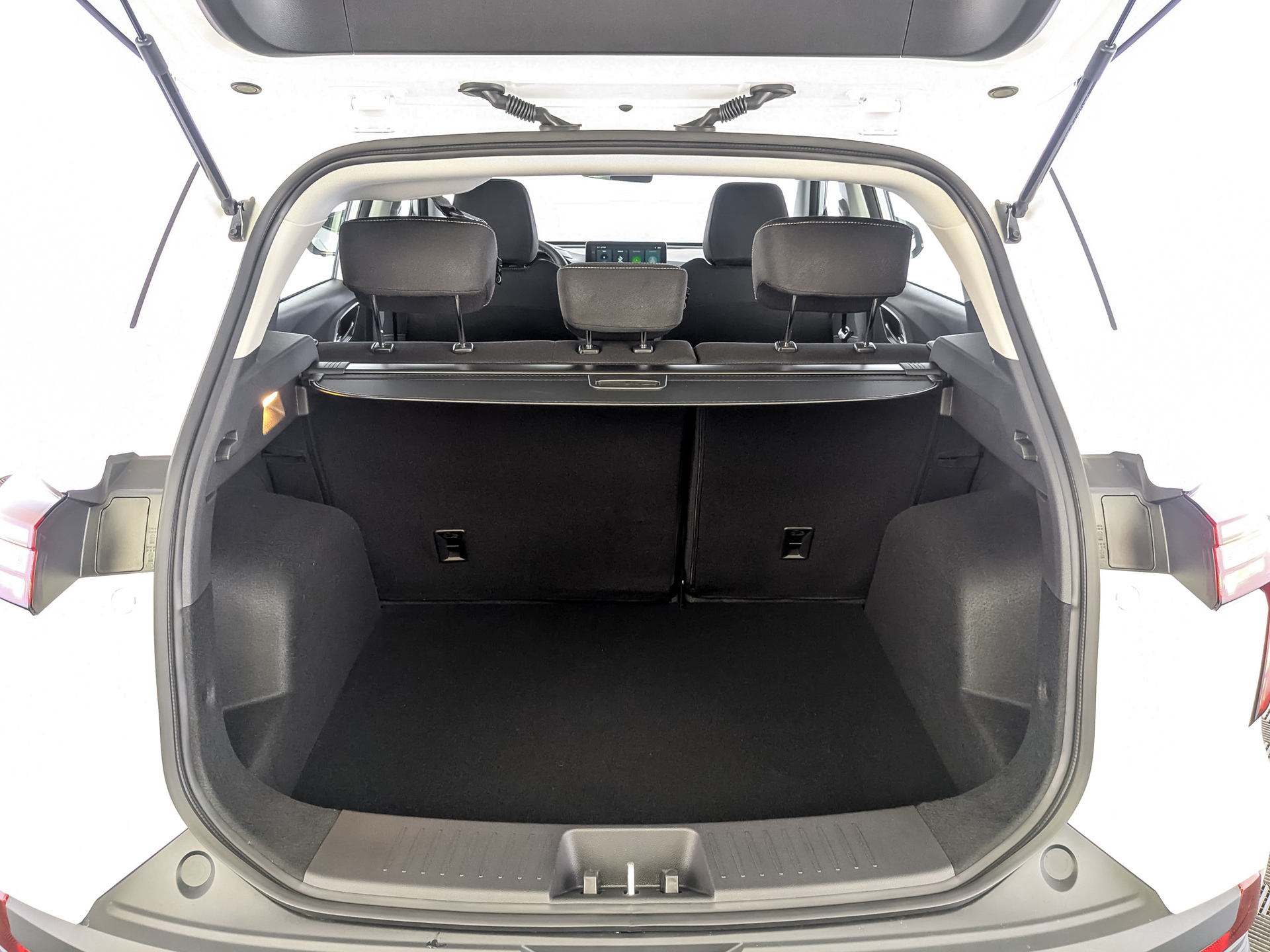 Фото Москвич 3 Комфорт с телематикой 1.5T/136 CVT 5D