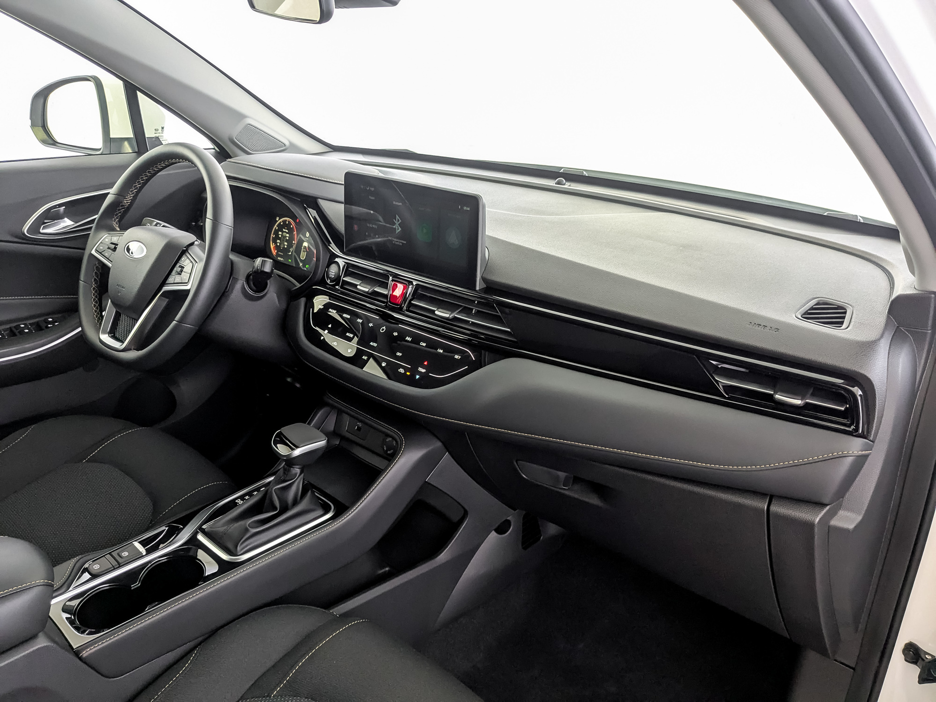 Фото Москвич 3 Комфорт с телематикой 1.5T/136 CVT 5D