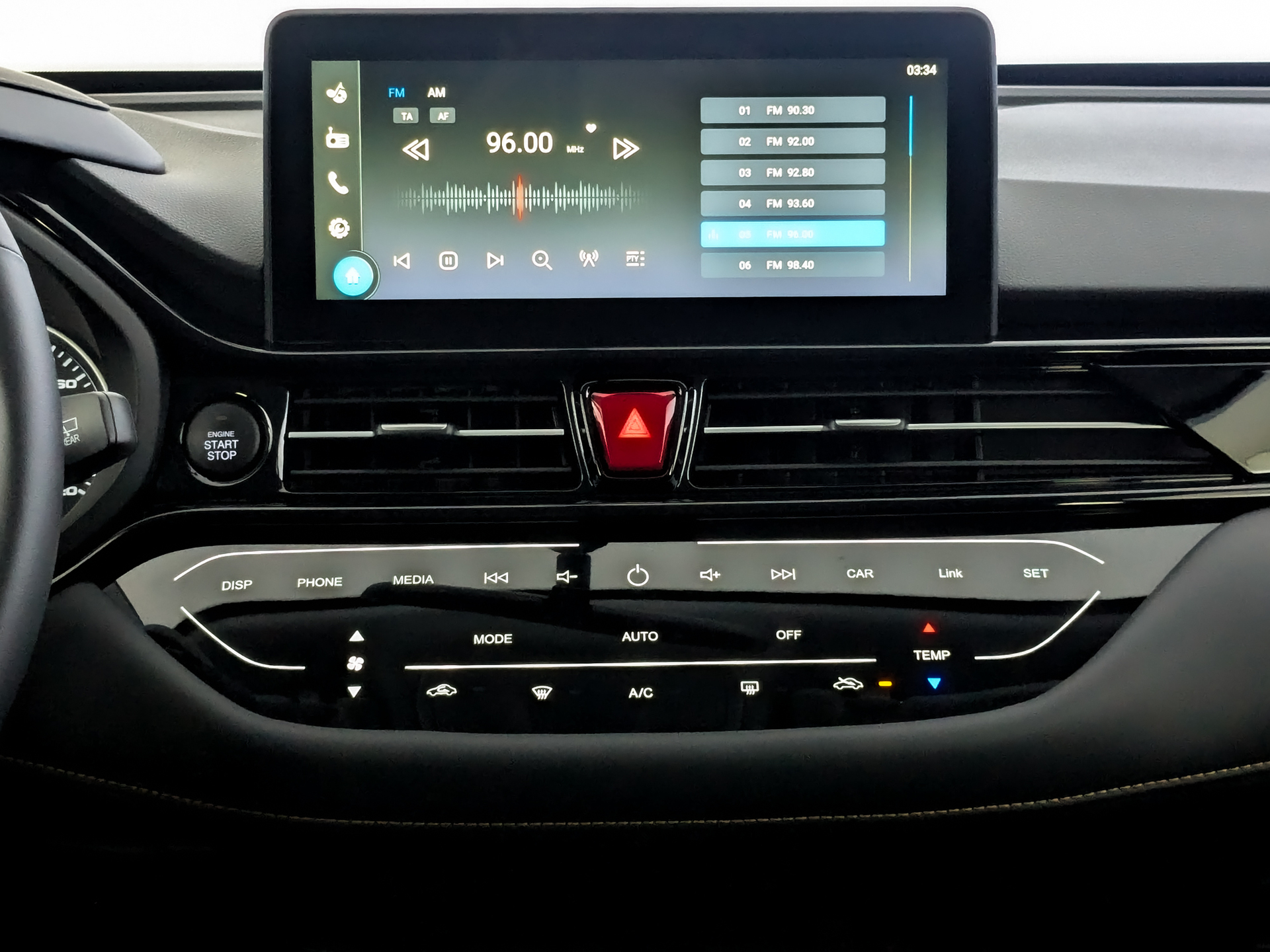 Фото Москвич 3 Стандарт Плюс с телематикой 1.5T/136 CVT 5D