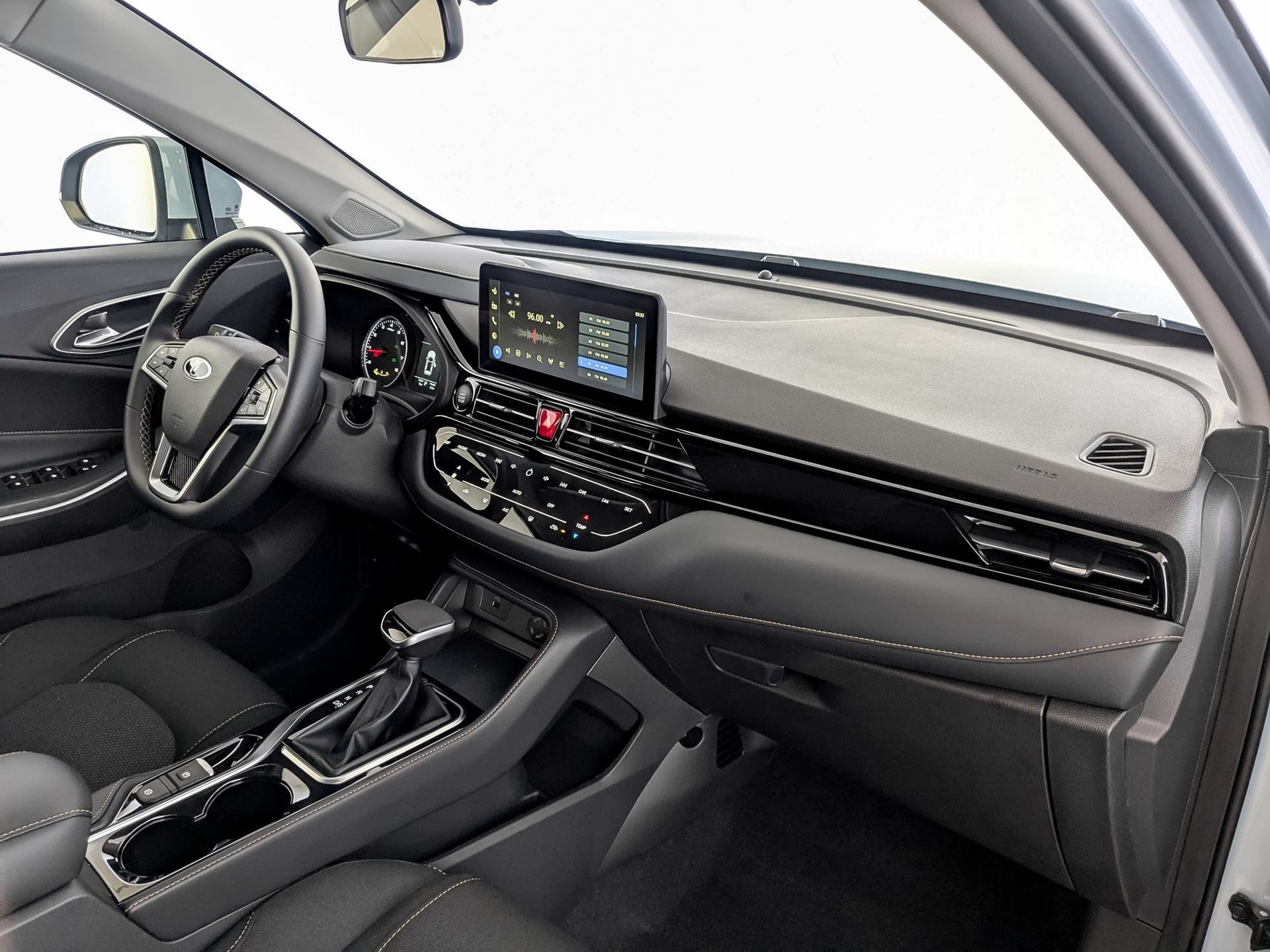 Фото Москвич 3 Стандарт Плюс с телематикой 1.5T/136 CVT 5D