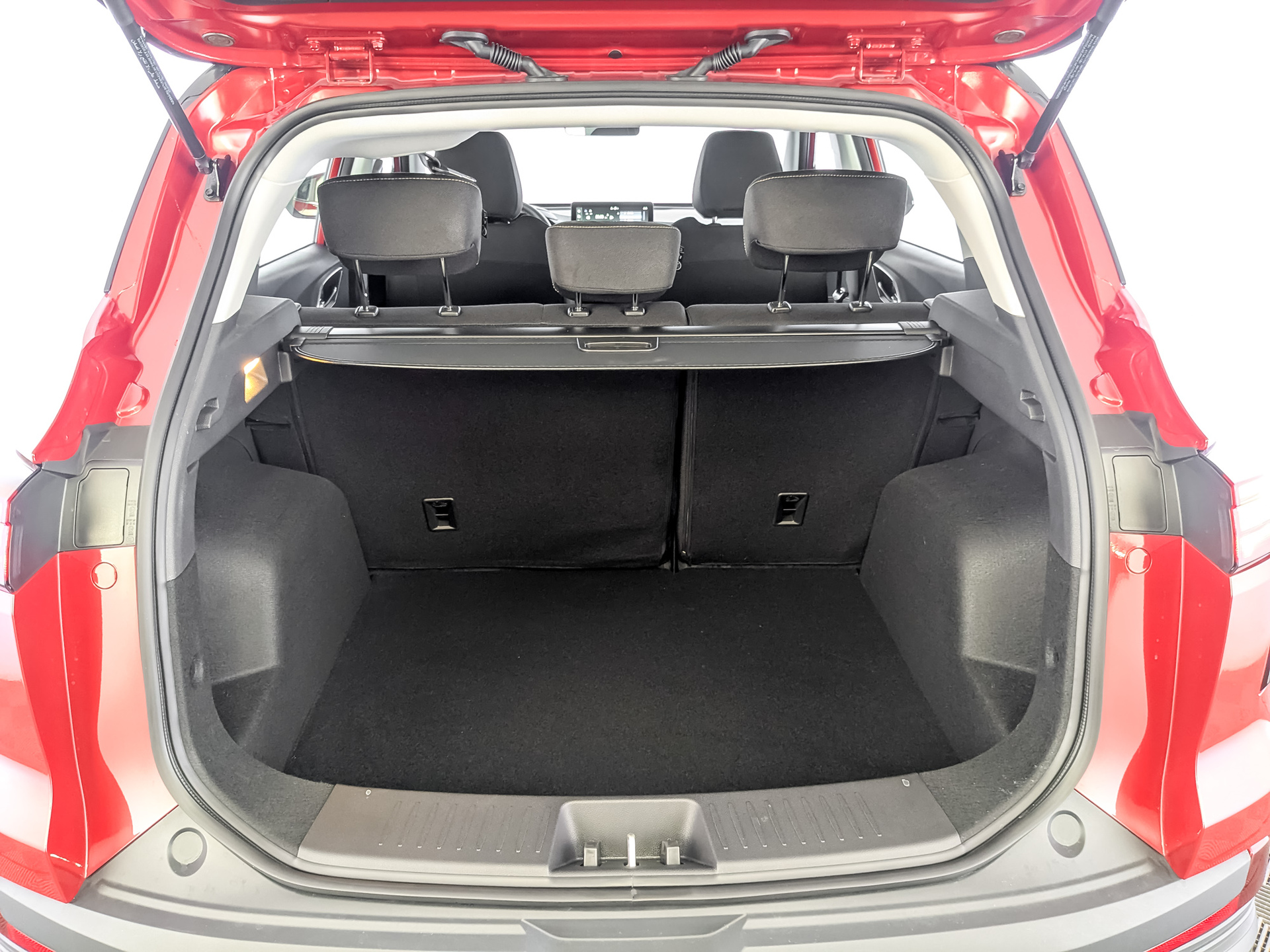 Фото Москвич 3 Стандарт Плюс с телематикой 1.5T/136 CVT 5D