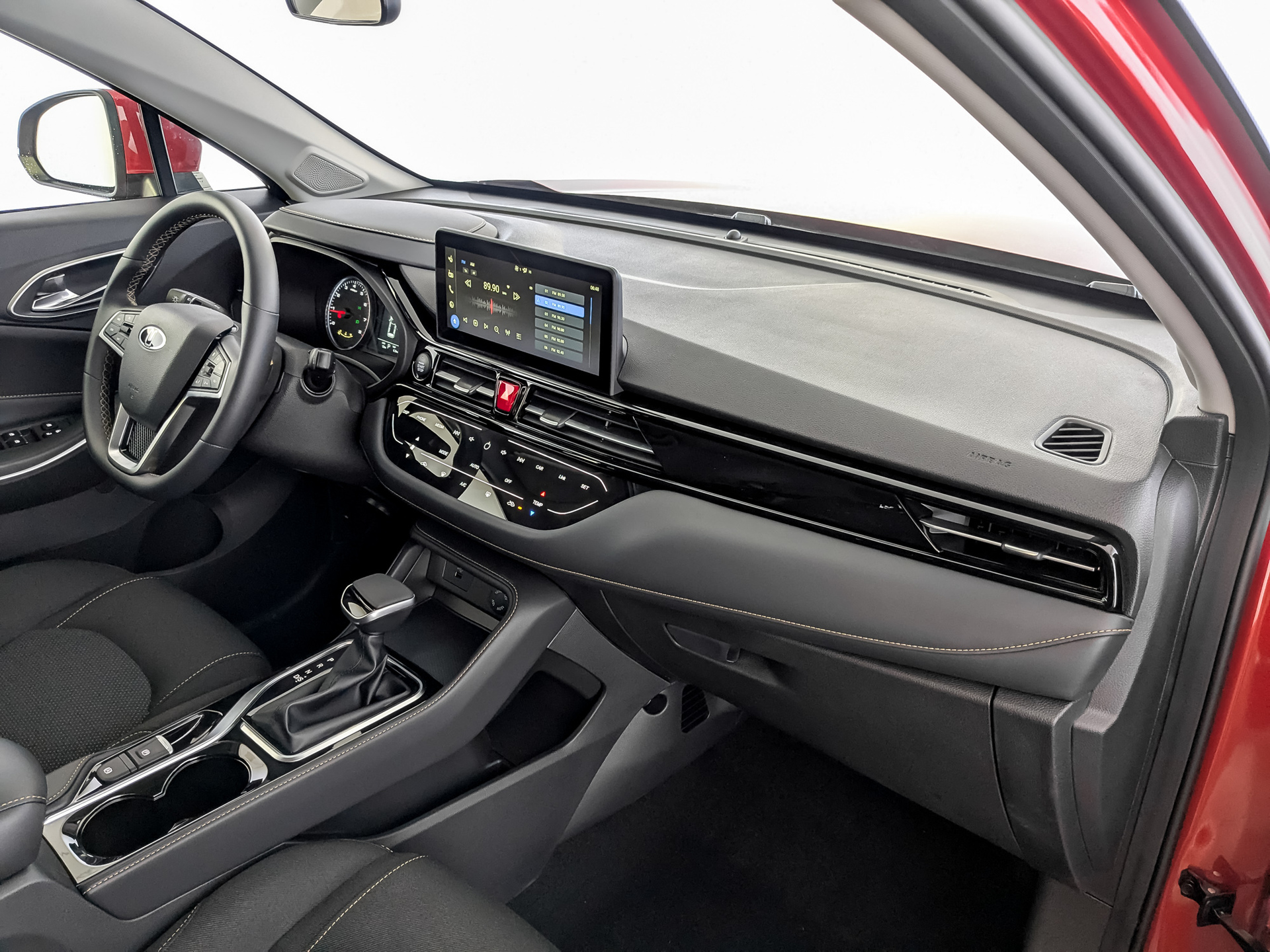 Фото Москвич 3 Стандарт Плюс с телематикой 1.5T/136 CVT 5D