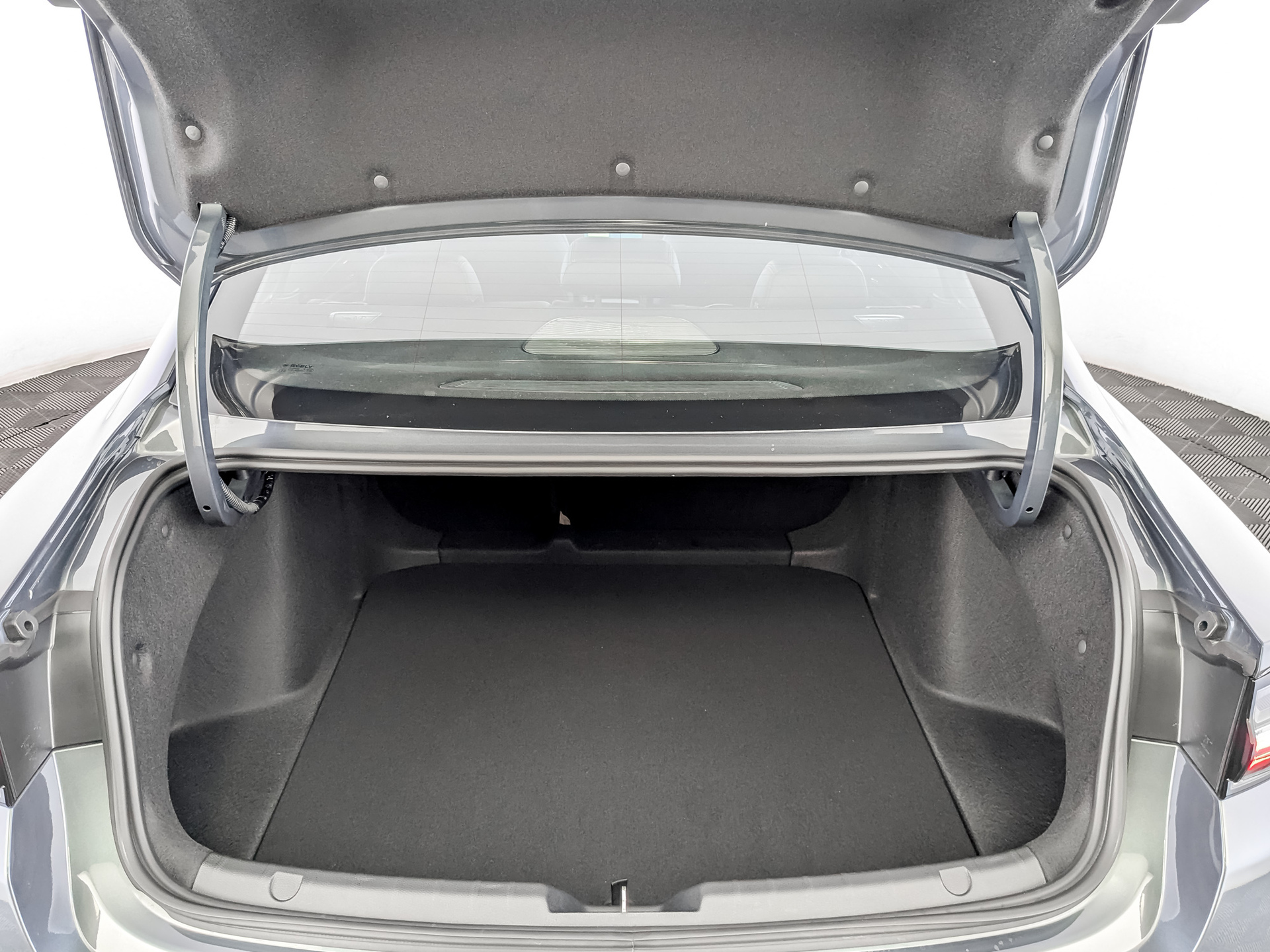 Фото Geely Preface Flagship LP 2.0T/150 7RT 4D