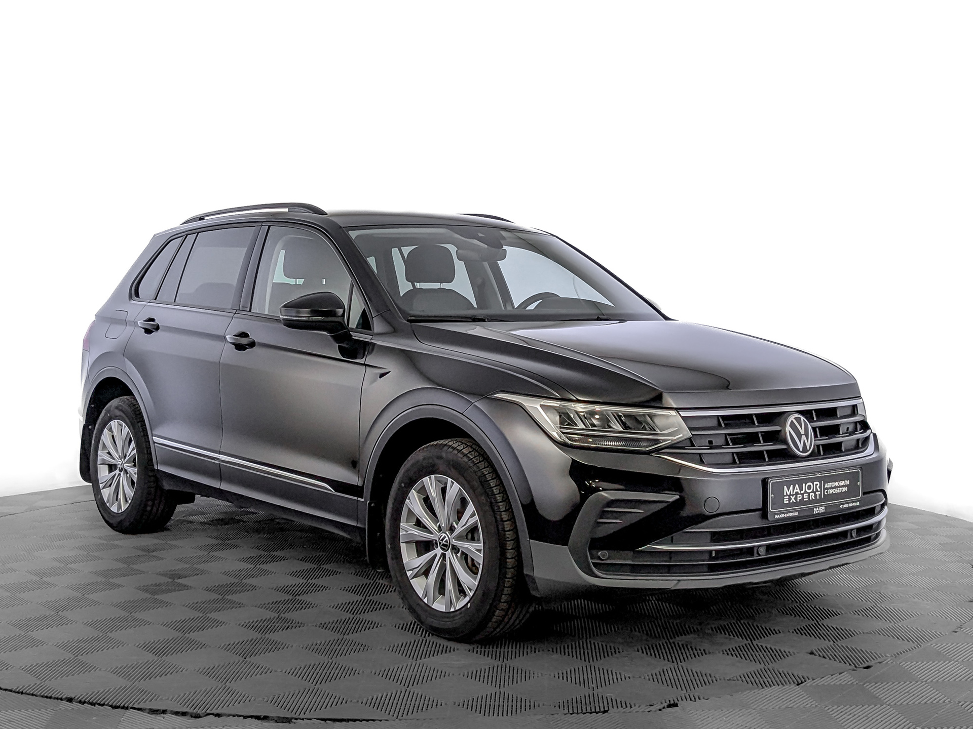 VOLKSWAGEN Tiguan 2.00 (180 л.с), автомат, 2021, пробег 72 227 км