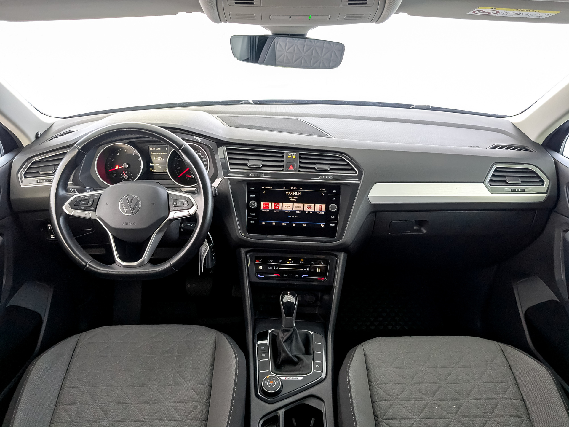 VOLKSWAGEN Tiguan 2.00 (180 л.с), автомат, 2021, пробег 72 227 км