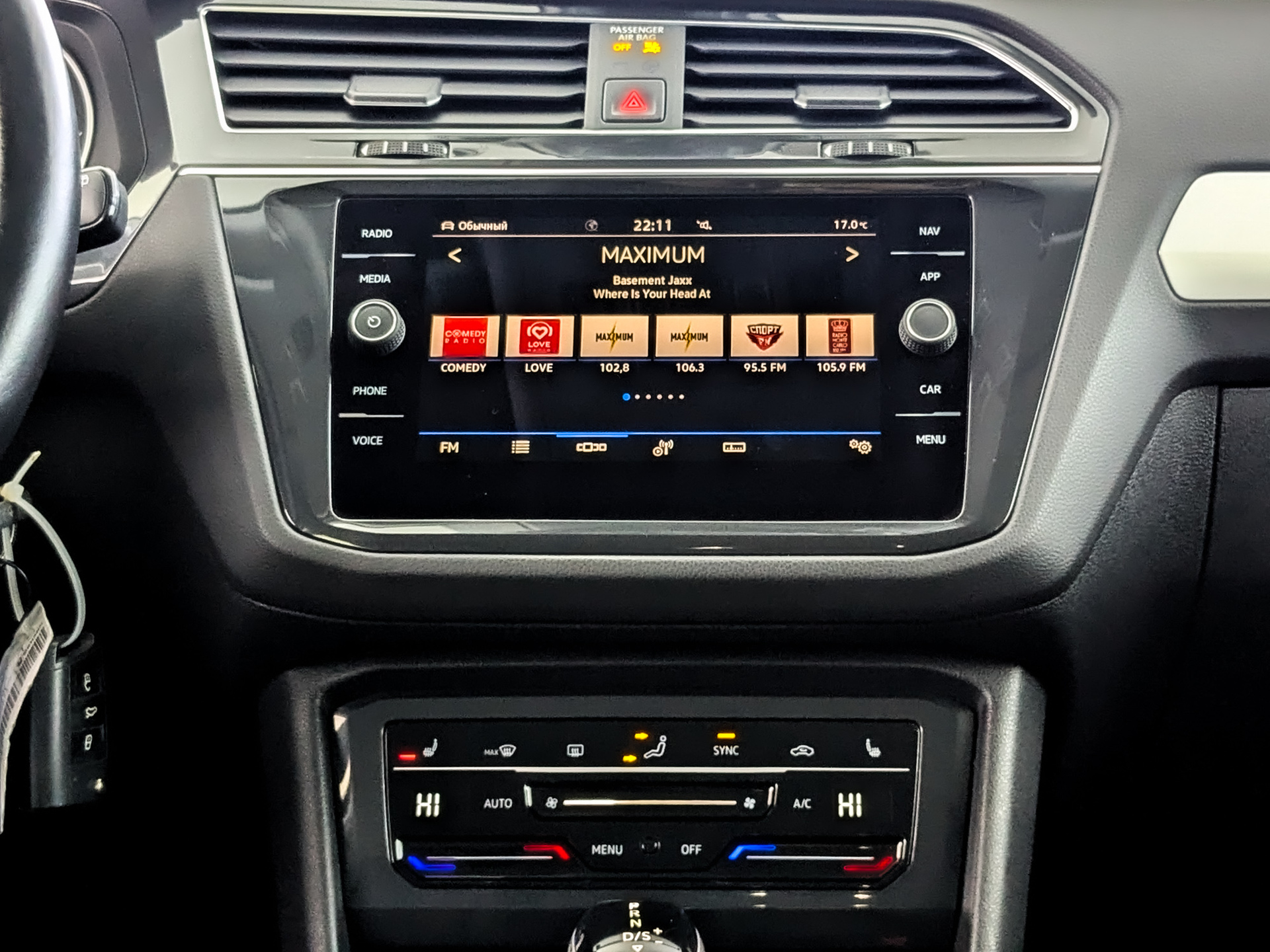 VOLKSWAGEN Tiguan 2.00 (180 л.с), автомат, 2021, пробег 72 227 км
