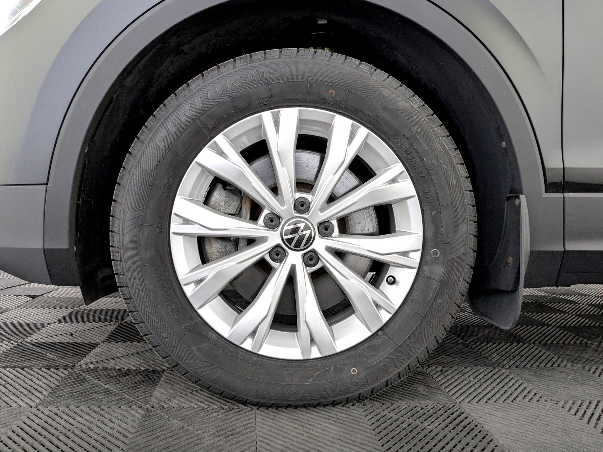 VOLKSWAGEN Tiguan 2.00 (180 л.с), автомат, 2021, пробег 72 227 км