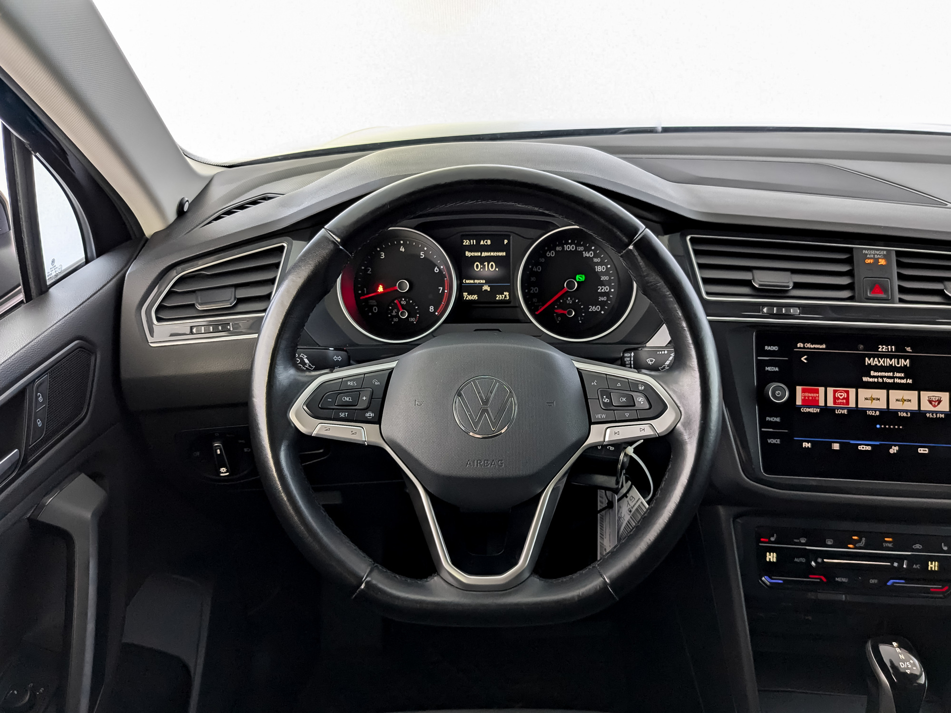 VOLKSWAGEN Tiguan 2.00 (180 л.с), автомат, 2021, пробег 72 227 км